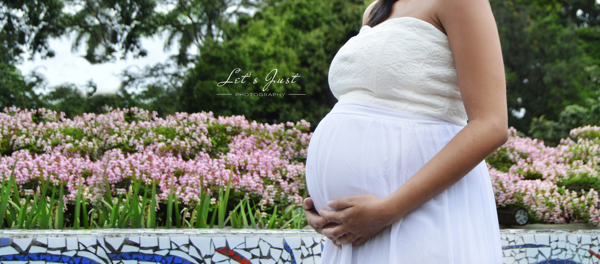 Nikon D3200 + Sigma 35mm F1.4 DG HSM Art sample photo. A mothers hand photography