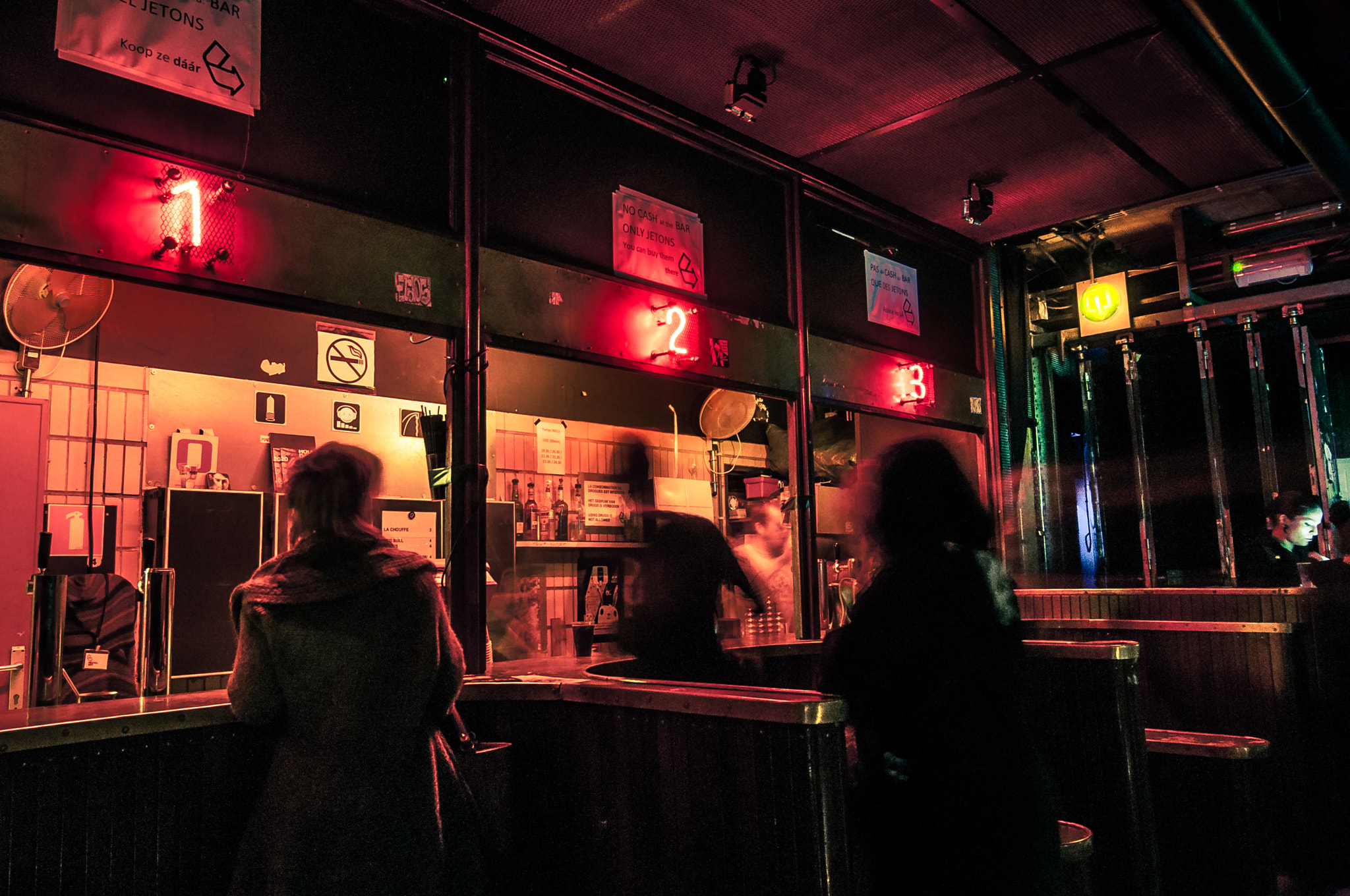 Nikon D5000 sample photo. Un soir, dans un drôle de bar photography