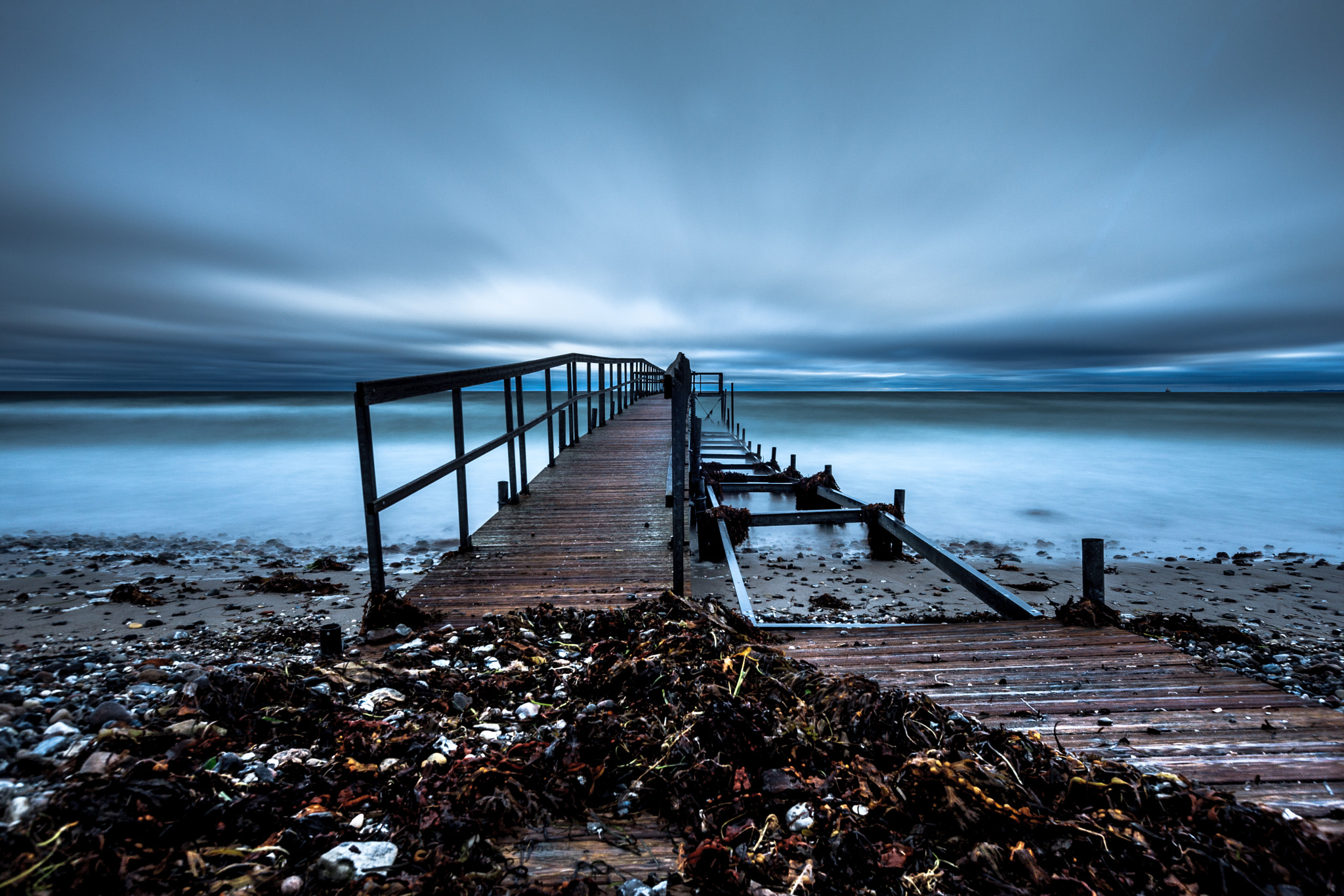 Canon EOS-1Ds Mark III sample photo. Just a jetty photography