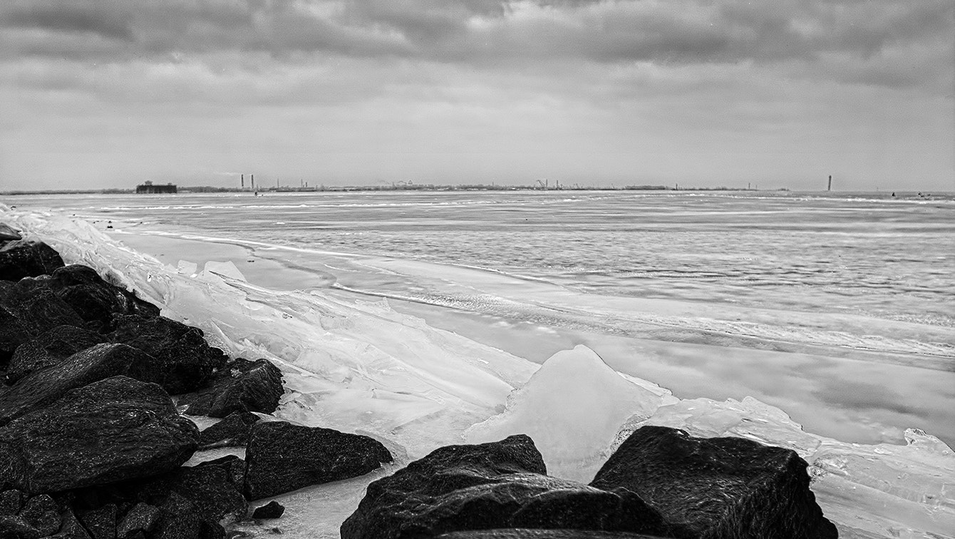 Canon EOS M2 + Canon EF 16-35mm F2.8L II USM sample photo. Stones vs water photography