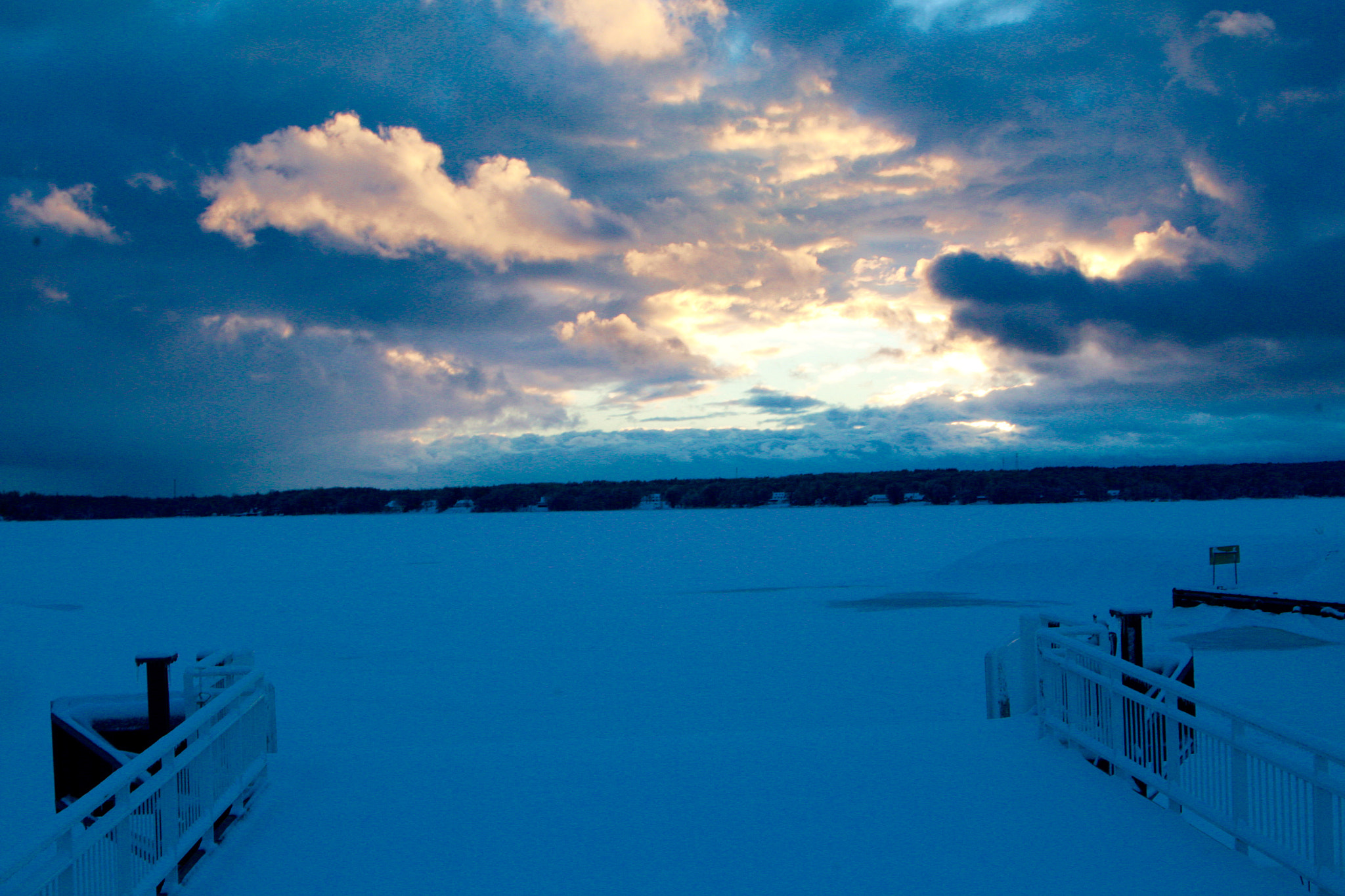 Canon EOS 1200D (EOS Rebel T5 / EOS Kiss X70 / EOS Hi) sample photo. Winter sunset in canada photography