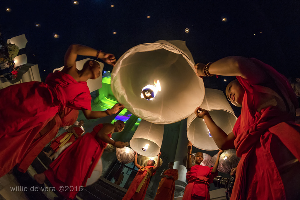 Nikon D7000 + Samyang 8mm F3.5 Aspherical IF MC Fisheye sample photo. Lamphun sky lantern festival photography