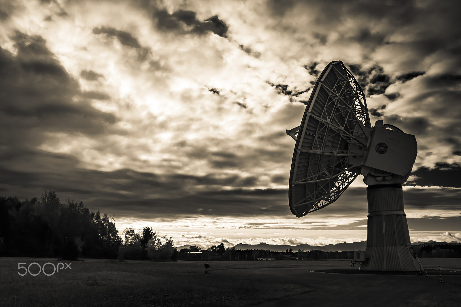 Canon EOS 40D sample photo. Robert emmerich - 64 b+w dlr satellite antenna at sunset in weilheim - germany photography