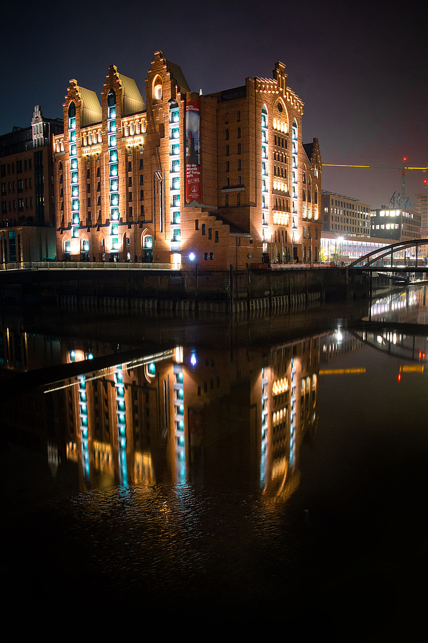 Sony SLT-A77 sample photo. Hamburg reflections photography