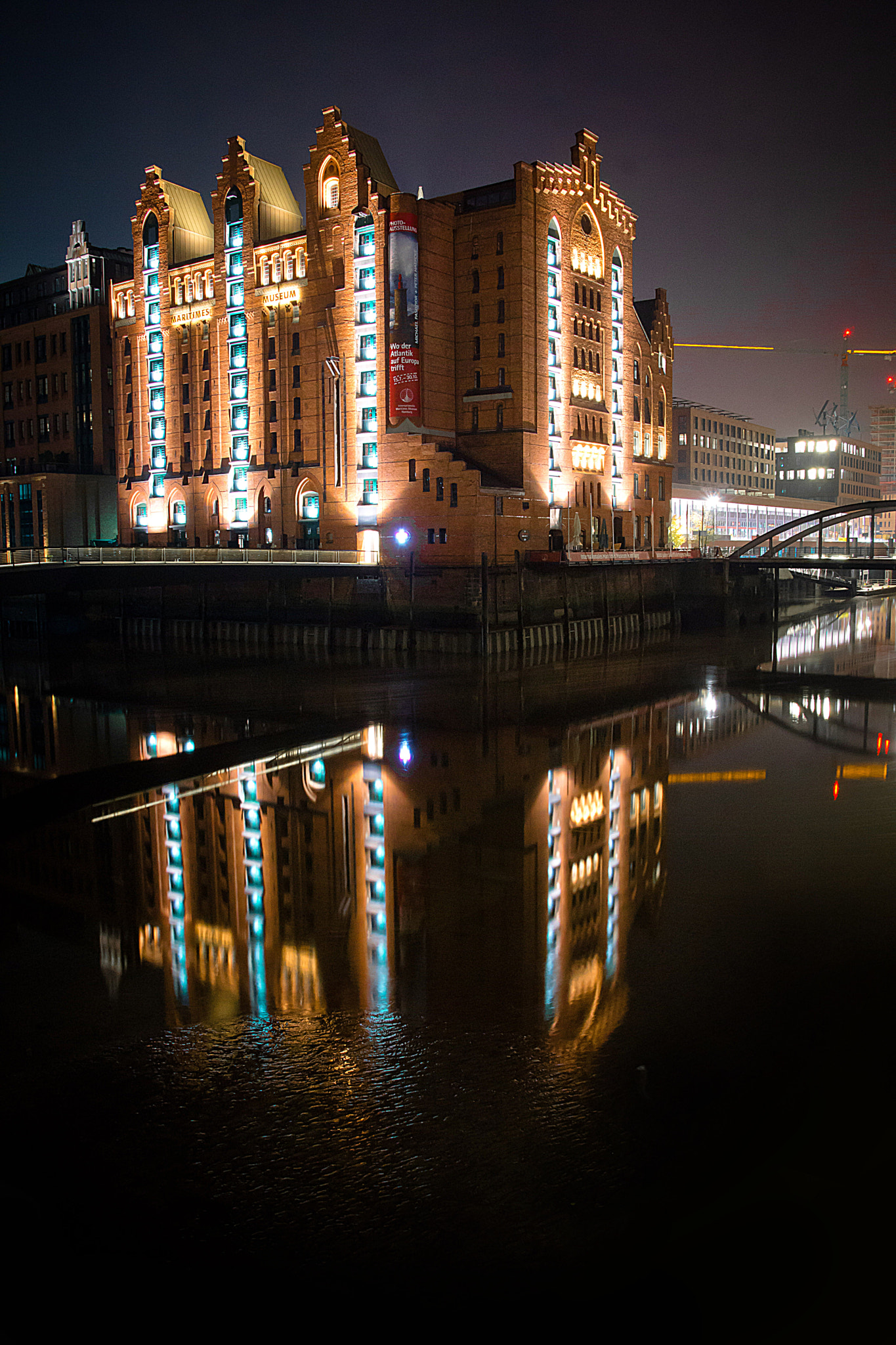 Tamron 18-270mm F3.5-6.3 Di II PZD sample photo. Hamburg reflections photography