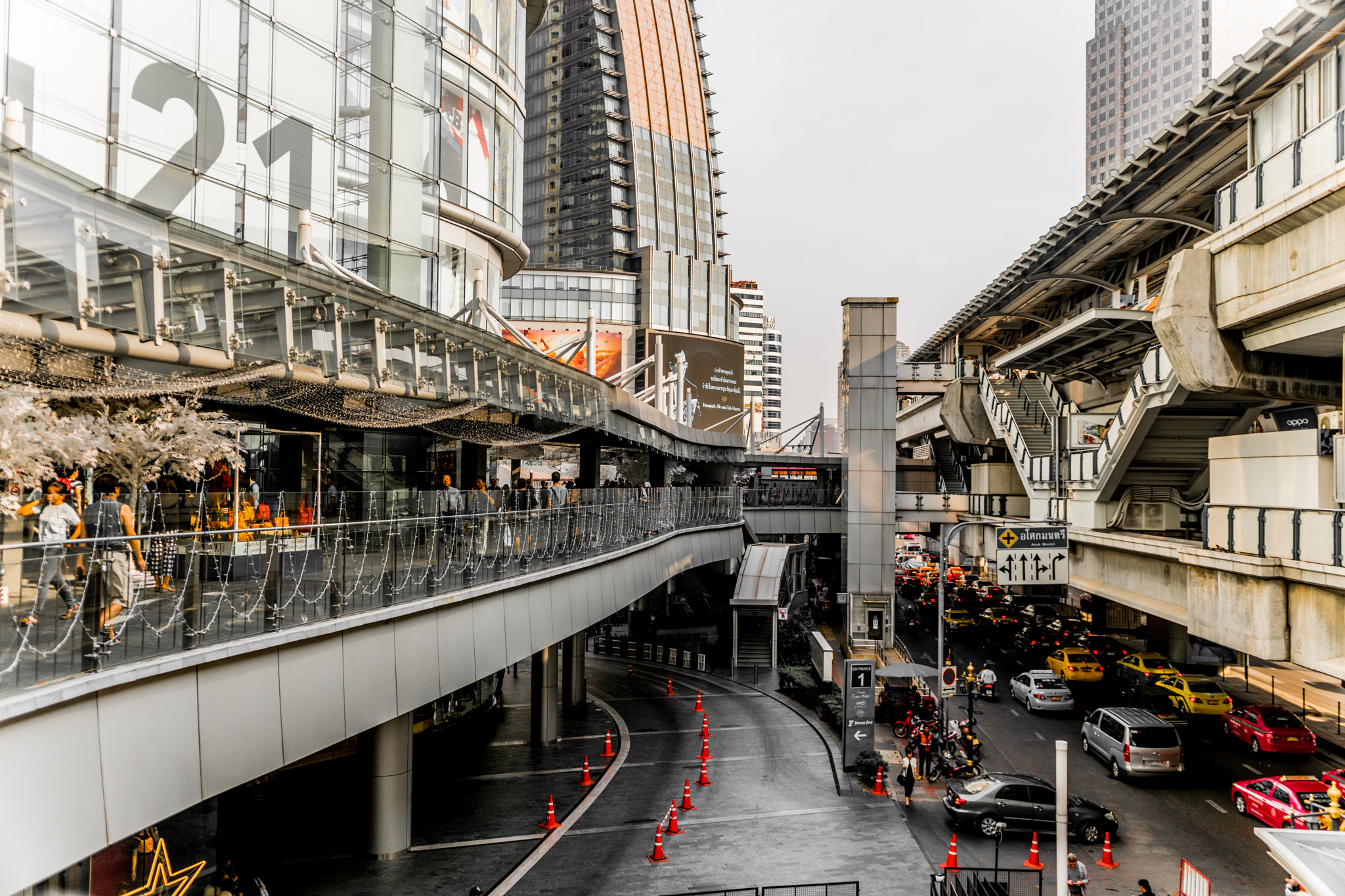 Sony a6300 + 18-35mm F1.8 DC HSM | Art 013 sample photo. Terminal 21 sukhumvit bangkok photography