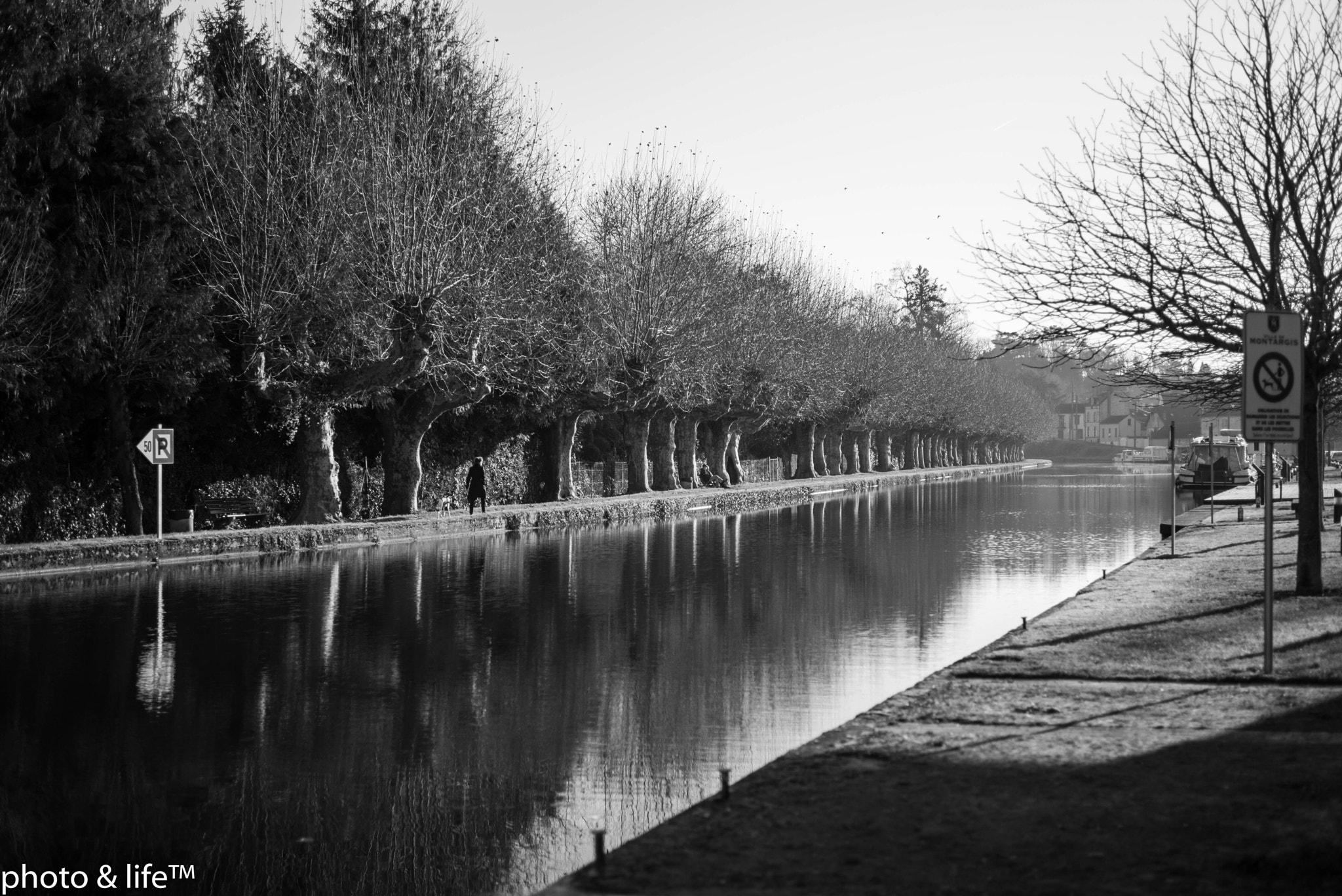 Summicron-M 1:2/50 sample photo. Canal photography