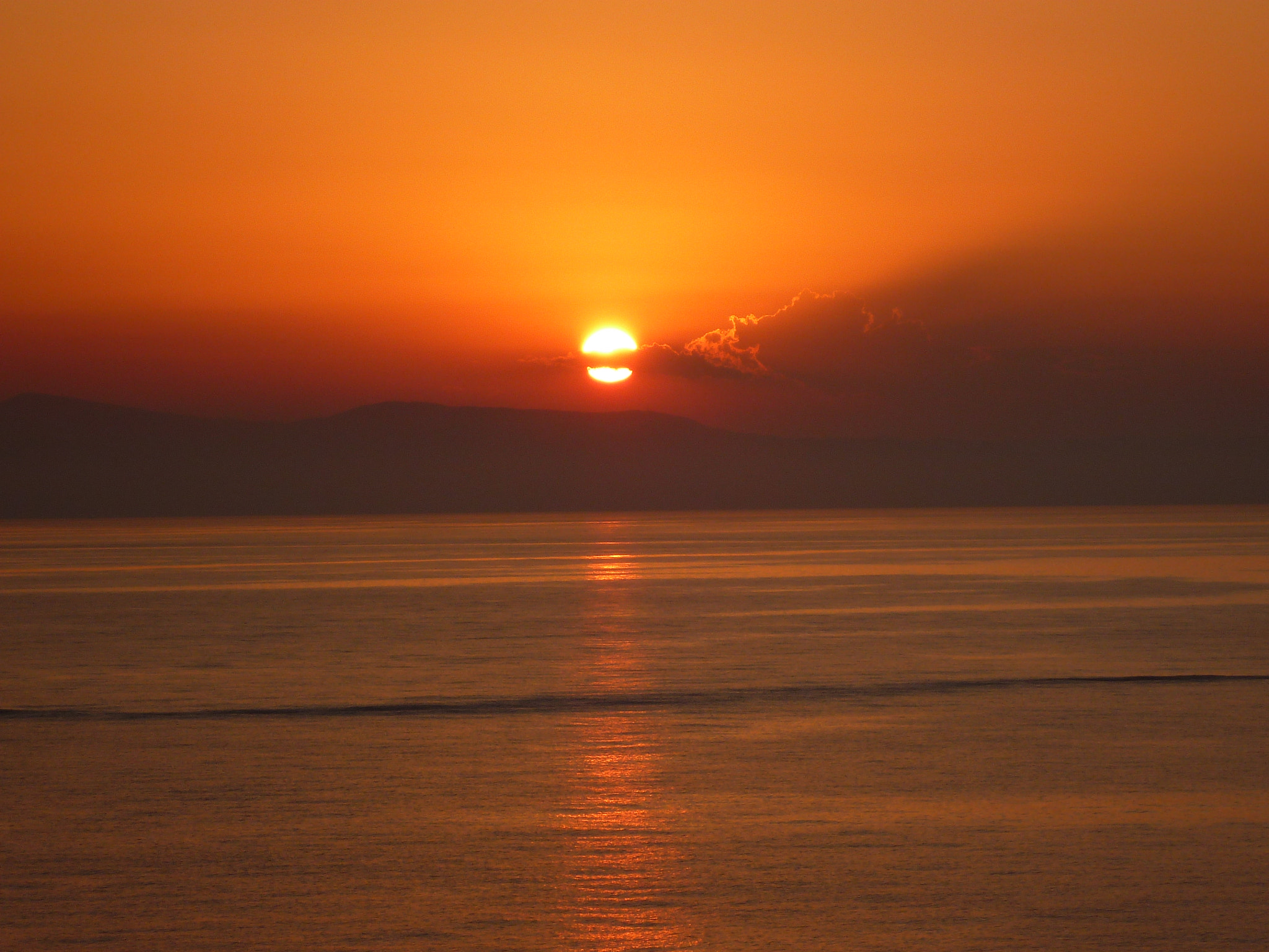 Panasonic DMC-FT2 sample photo. A red sunset in open sea photography