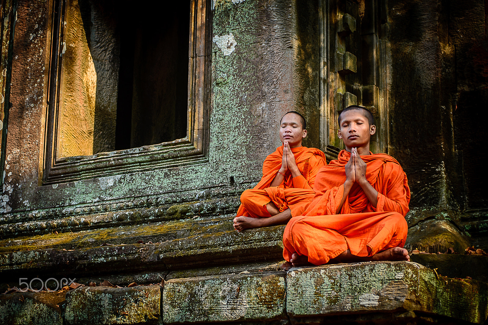 Nikon D610 + Nikon AF-S DX Nikkor 55-200mm F4-5.6G VR sample photo. Buddhist monks  cambodia photography