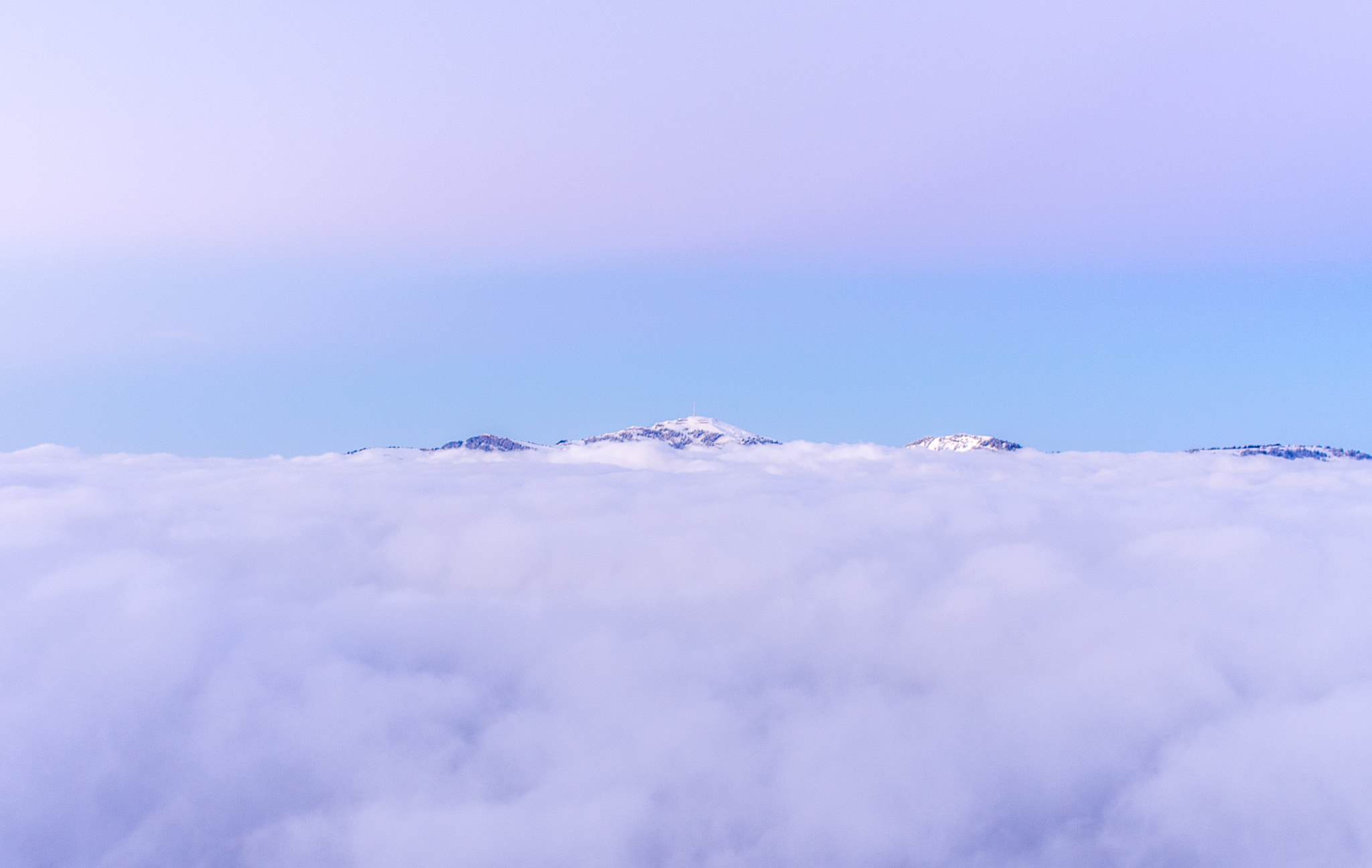 Pentax smc DA 35mm F2.8 Macro Limited sample photo. Mountain in clouds photography