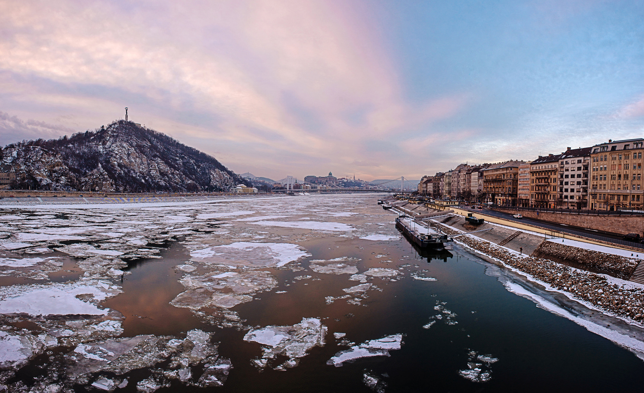 Nikon D610 + Nikon AF Nikkor 24mm F2.8D sample photo. Ice flow panorama from szabadság bridge photography