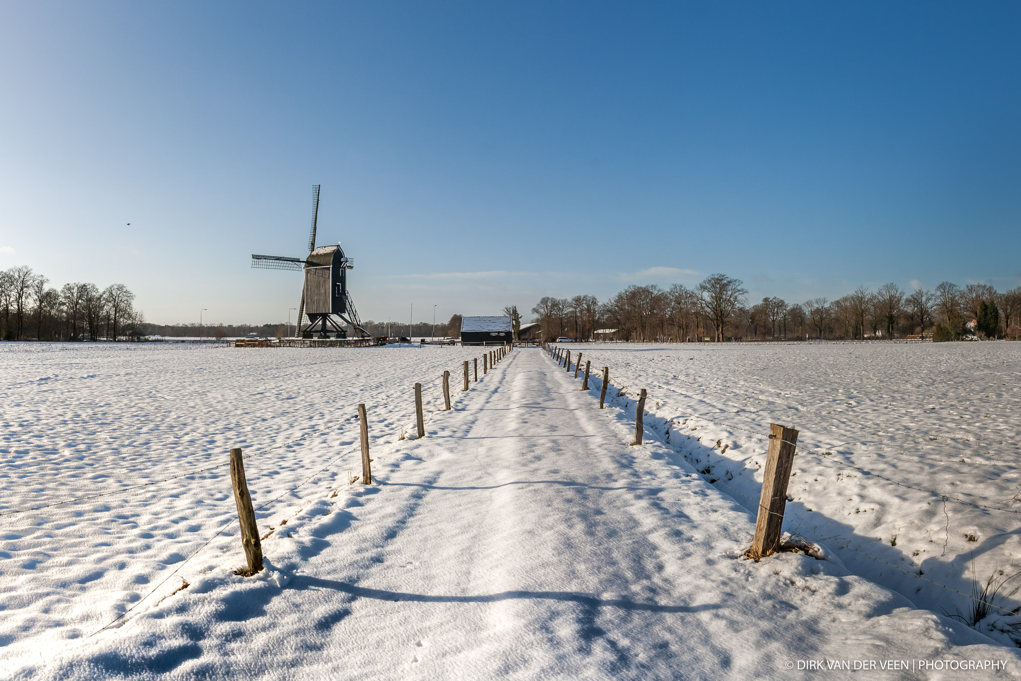 Canon EOS 1000D (EOS Digital Rebel XS / EOS Kiss F) + Canon EF 16-35mm F4L IS USM sample photo. "snow in twente..." photography