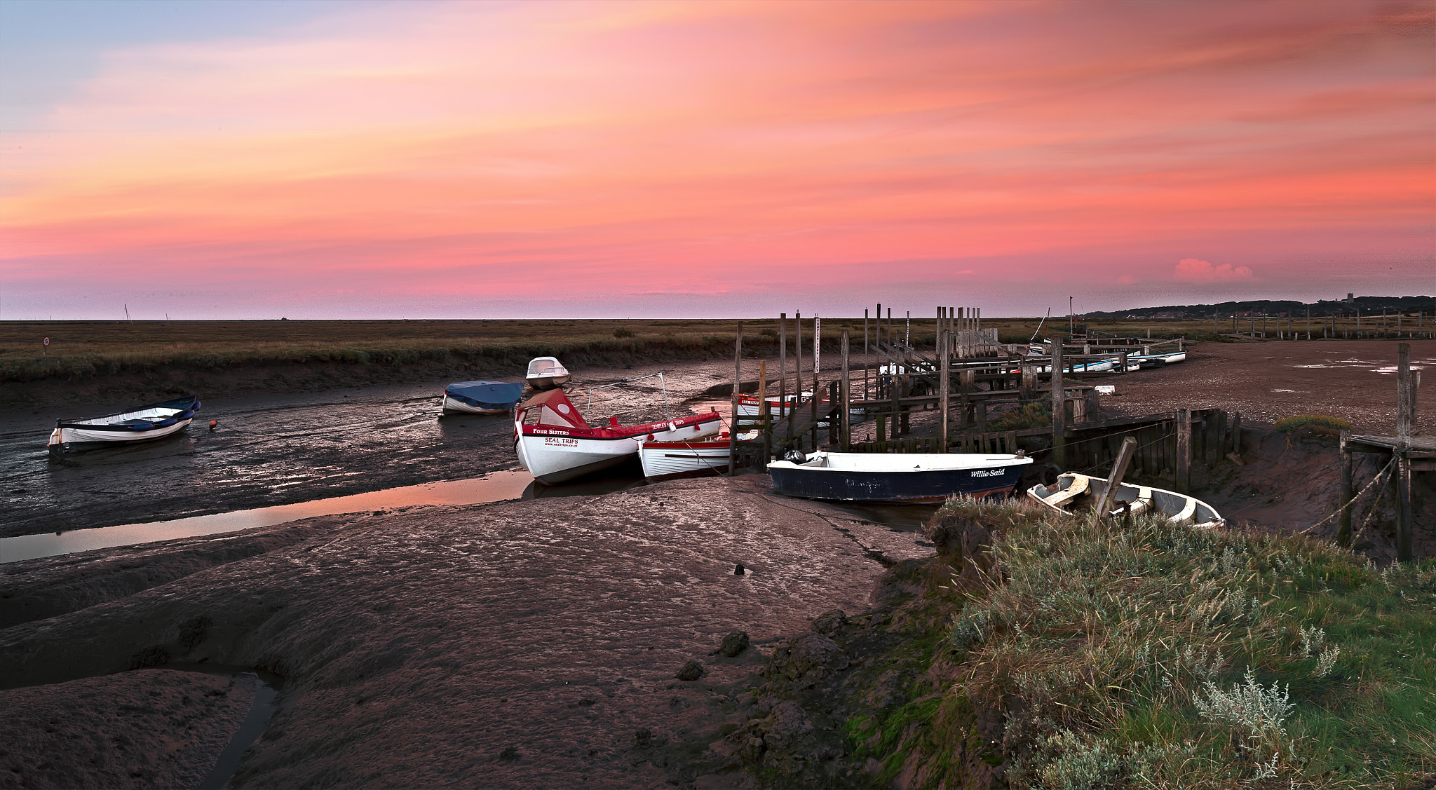 Canon EOS-1D X + Canon EF 16-35mm F2.8L USM sample photo. Unusual glow at morston.... photography
