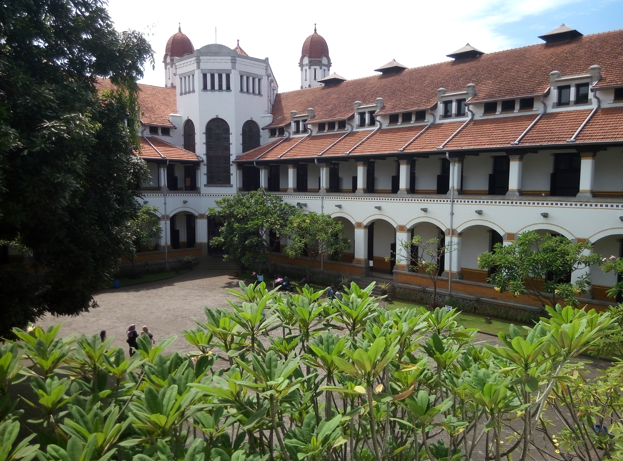 Meizu m2 sample photo. Lawang sewu photography