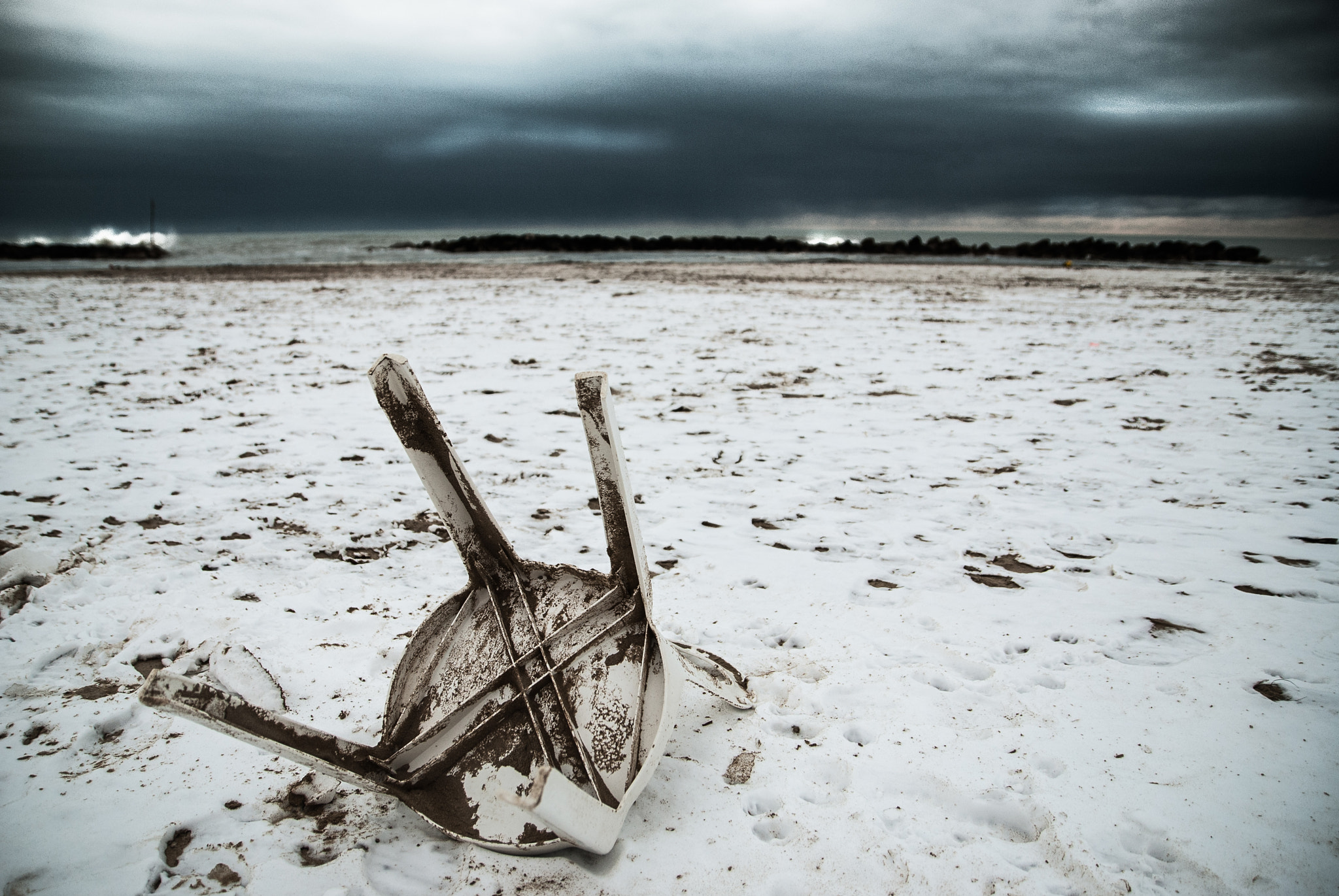 Nikon D80 sample photo. Chair at sea.. over the snow photography