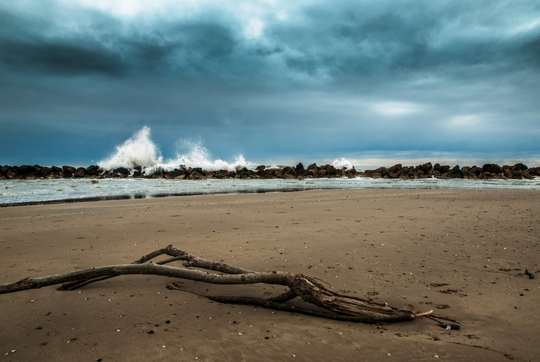Nikon D80 sample photo. Mad furious sea... photography