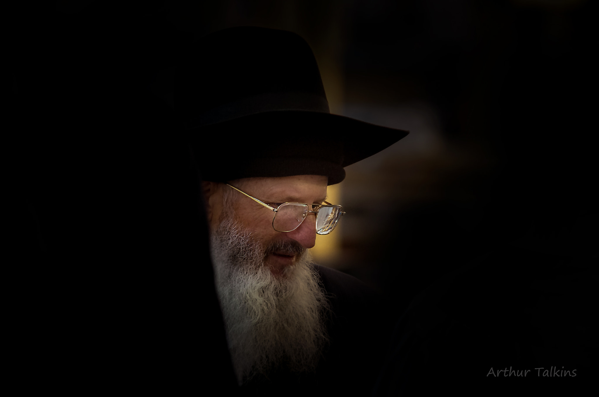 Sigma 70-200mm F2.8 EX DG Macro HSM II sample photo. A glow of yellow light... photography