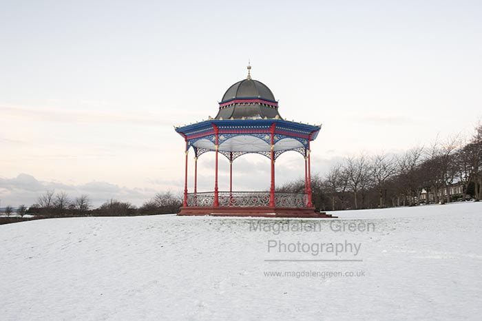 Nikon D700 sample photo. Magdalen green bandstand - pristine winter scene - dundee west e photography