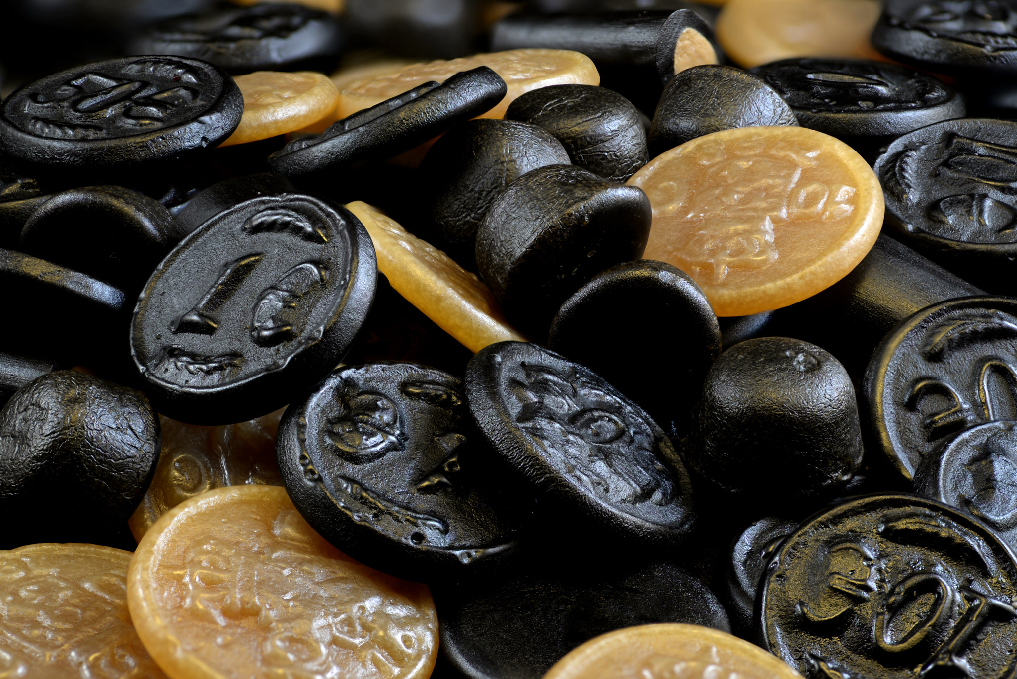 Tokina AT-X Pro 100mm F2.8 Macro sample photo. To be sweet (dutch candy) photography
