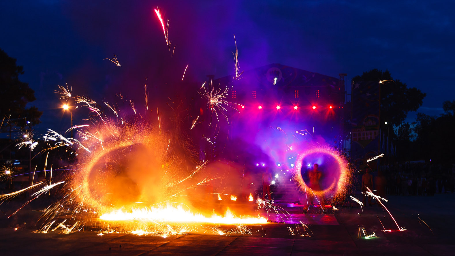 Canon EF 24-85mm F3.5-4.5 USM sample photo. Fire show photography