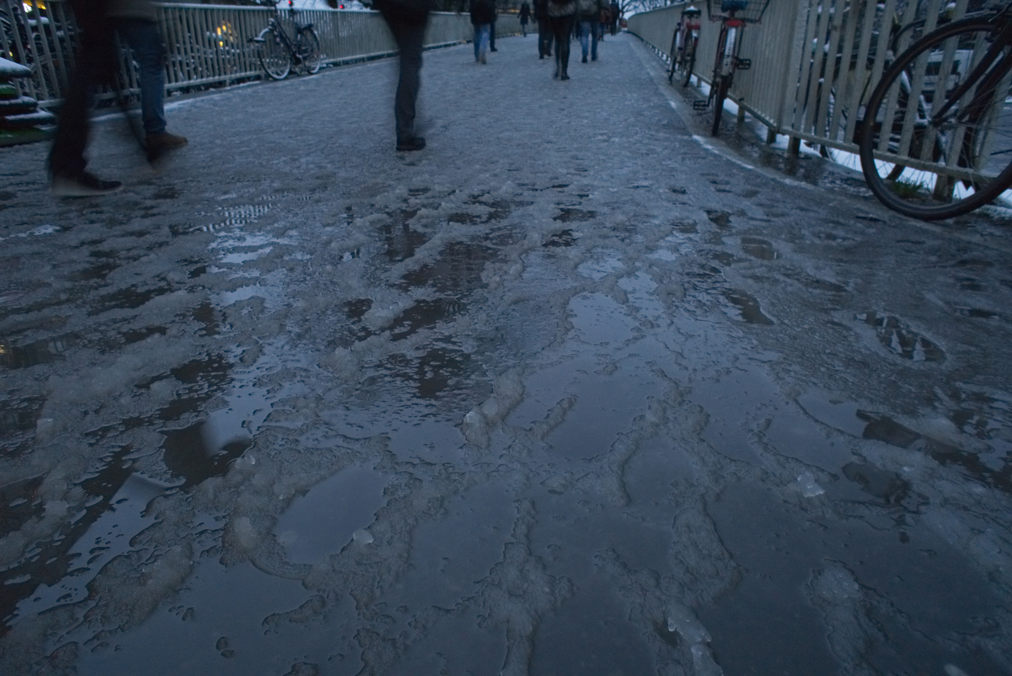 Sony E 16mm F2.8 sample photo. Hamburg slush photography