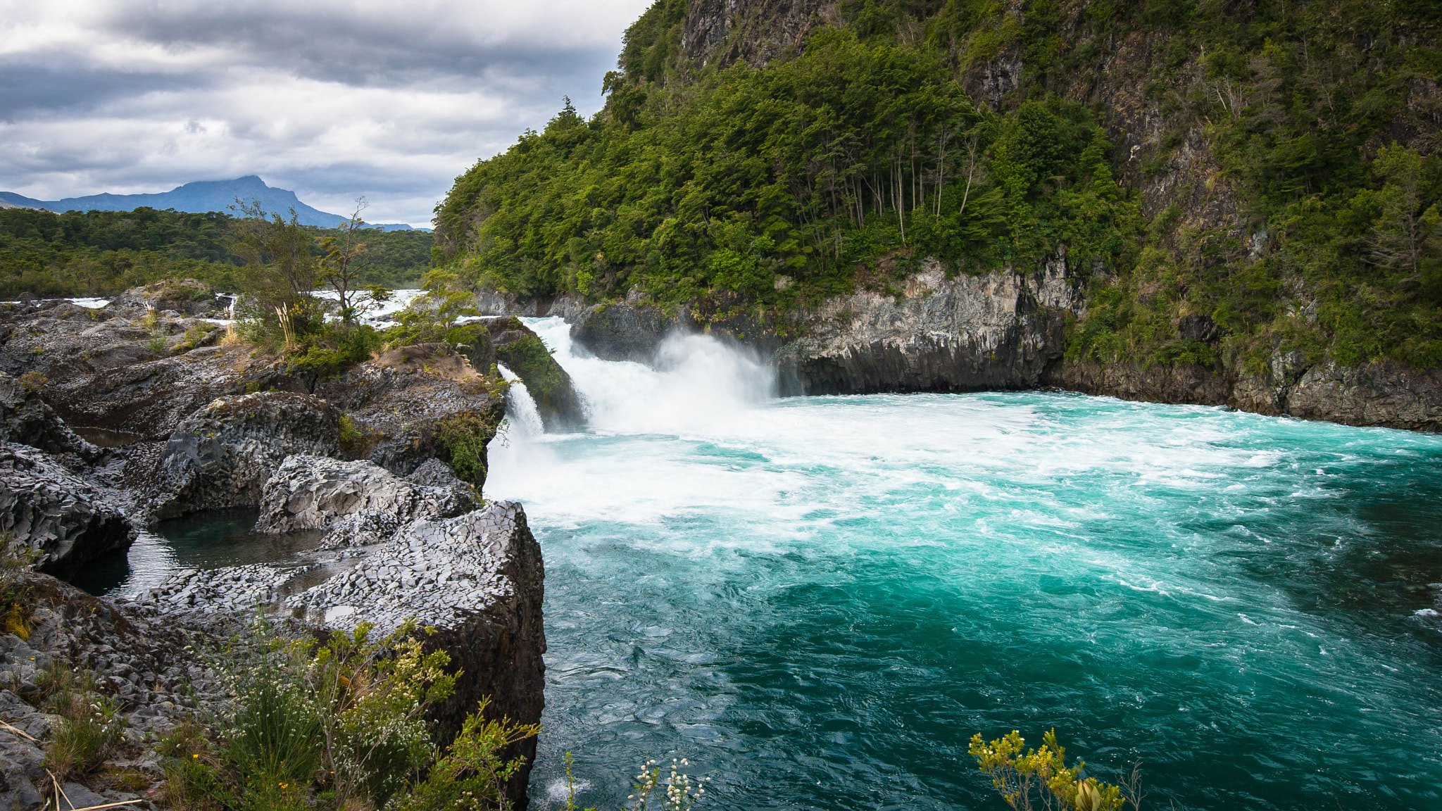 Nikon AF-S Nikkor 18-35mm F3.5-4.5G ED sample photo. Petrohue photography