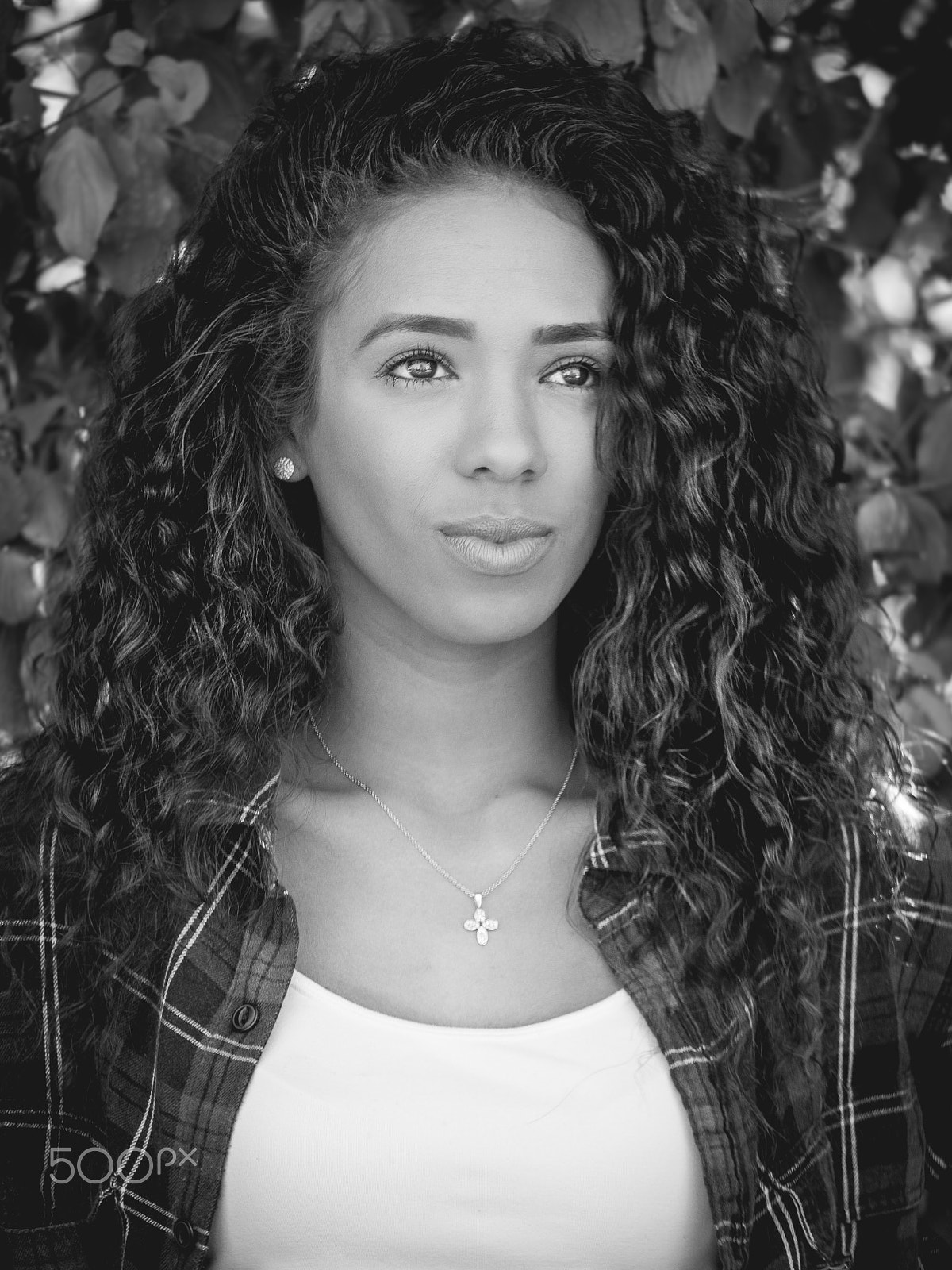Panasonic Lumix DMC-GH3 sample photo. Black and white portrait of latin woman looking up photography