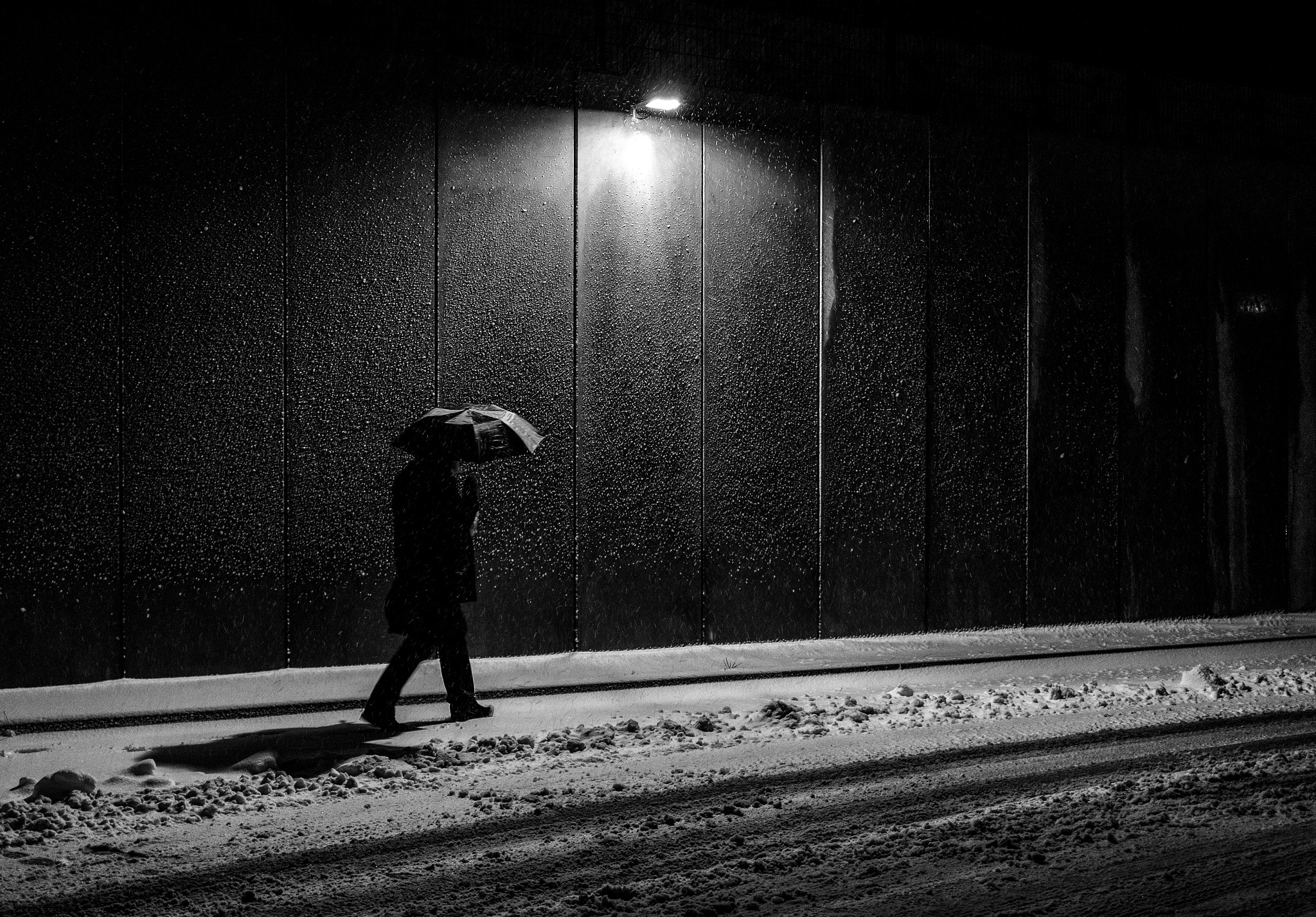 Fujifilm X-T2 + Fujifilm XF 27mm F2.8 sample photo. Snowy streets photography