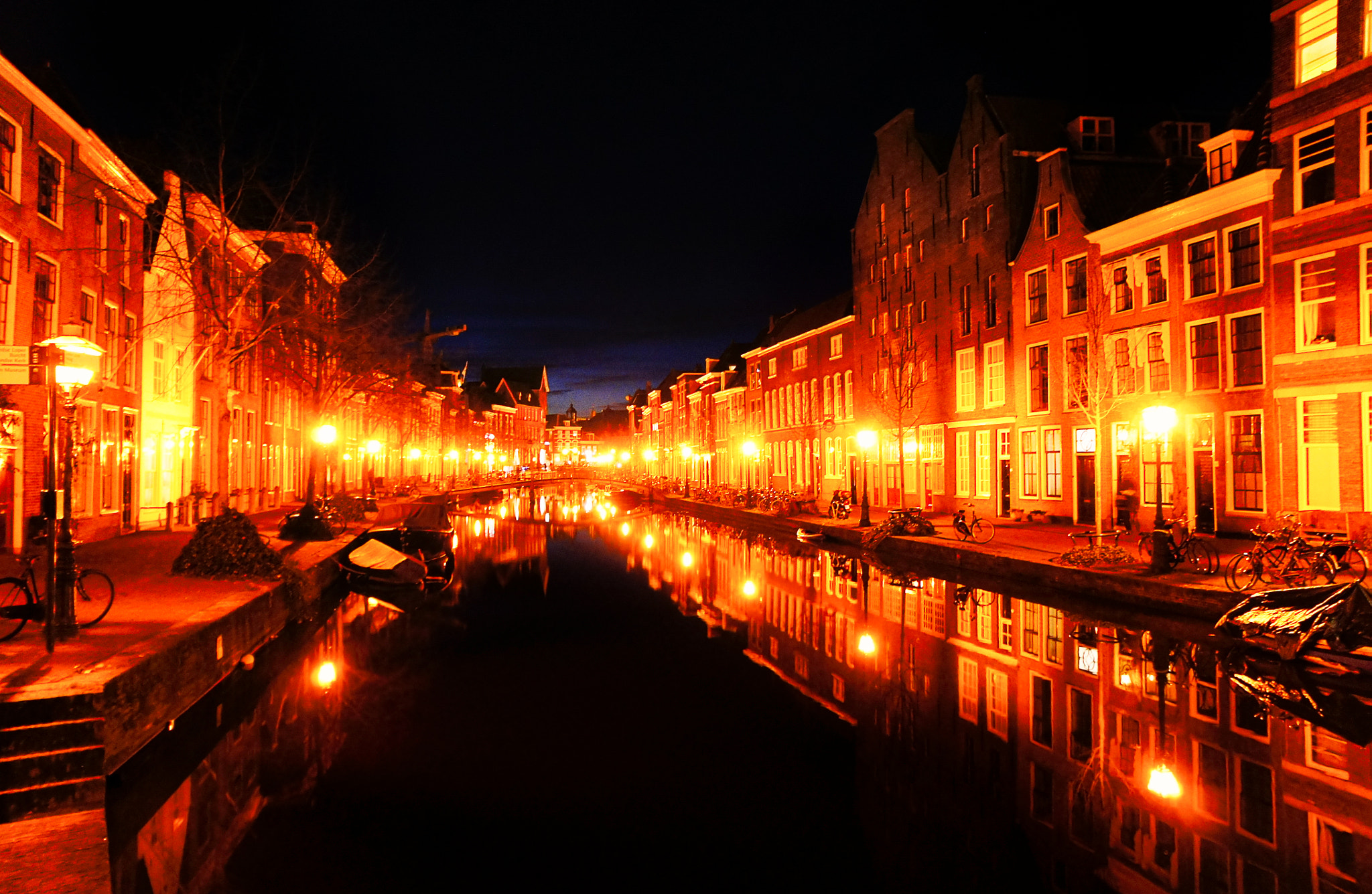 Sony Alpha NEX-3 sample photo. Leiden by night photography