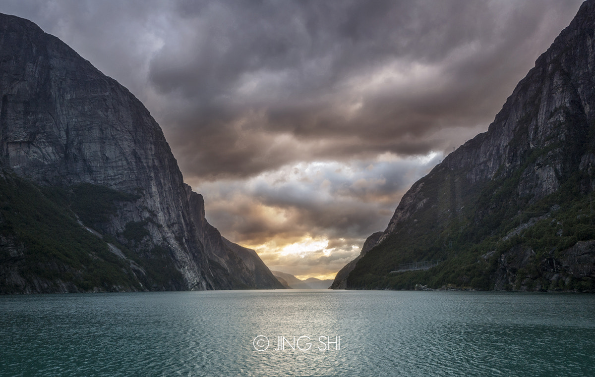 Sigma 10-20mm F4-5.6 EX DC HSM sample photo. Lysebotn sunset photography