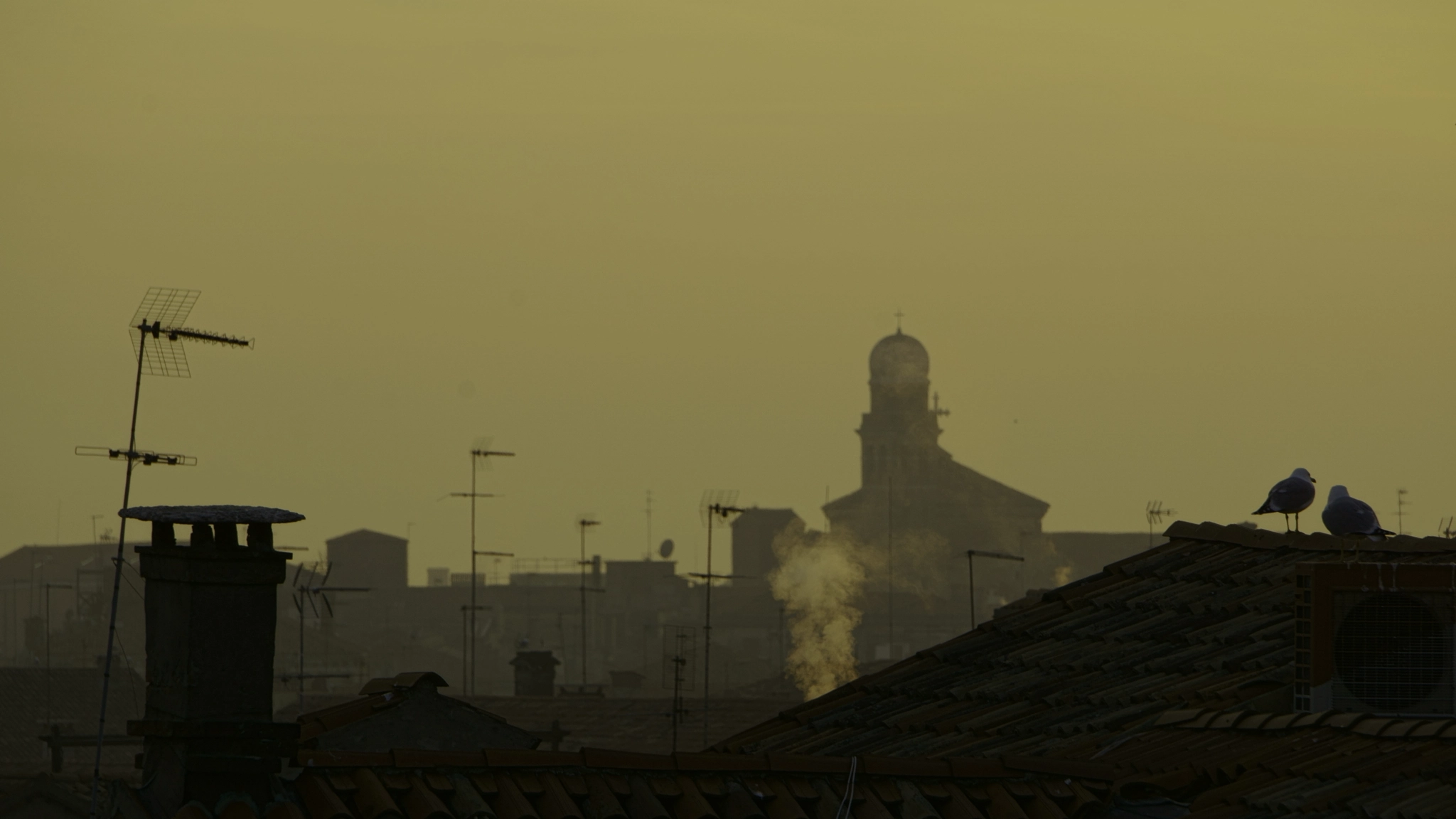 Sony a5100 + Sony E 55-210mm F4.5-6.3 OSS sample photo. Sunset over venice's roofs photography