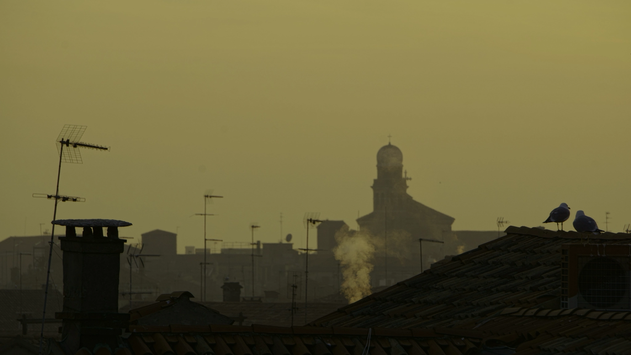 Sony E 55-210mm F4.5-6.3 OSS sample photo. Sunset over venice's roofs photography