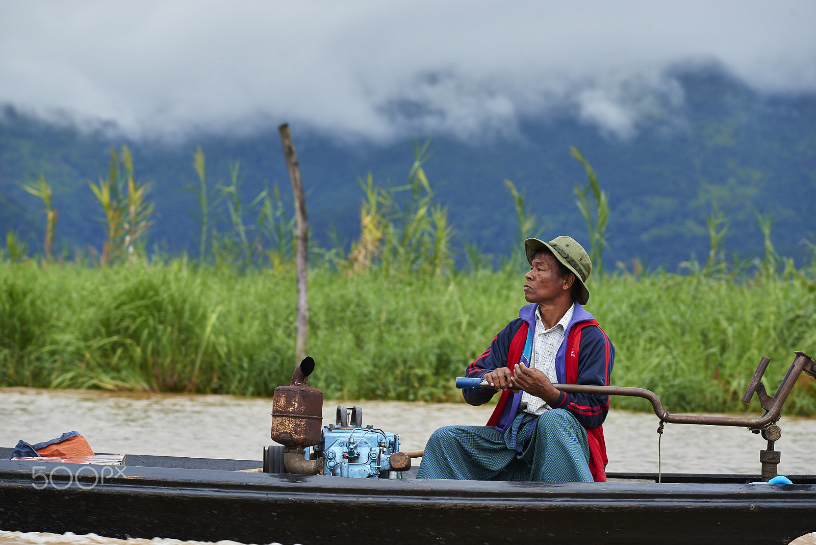 Nikon D800 sample photo. Man with boat inle photography