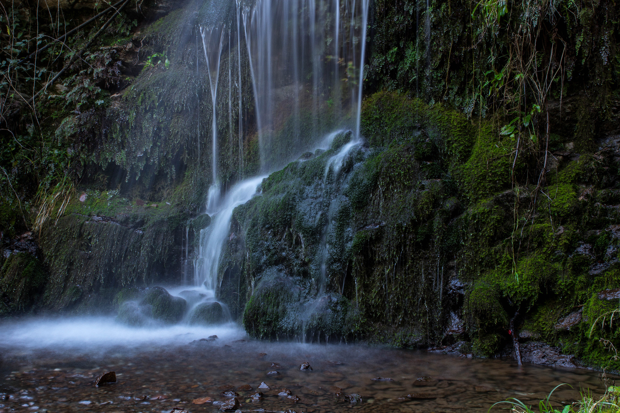 Canon EOS 700D (EOS Rebel T5i / EOS Kiss X7i) + Sigma 24-70mm F2.8 EX DG Macro sample photo. Waterfall photography