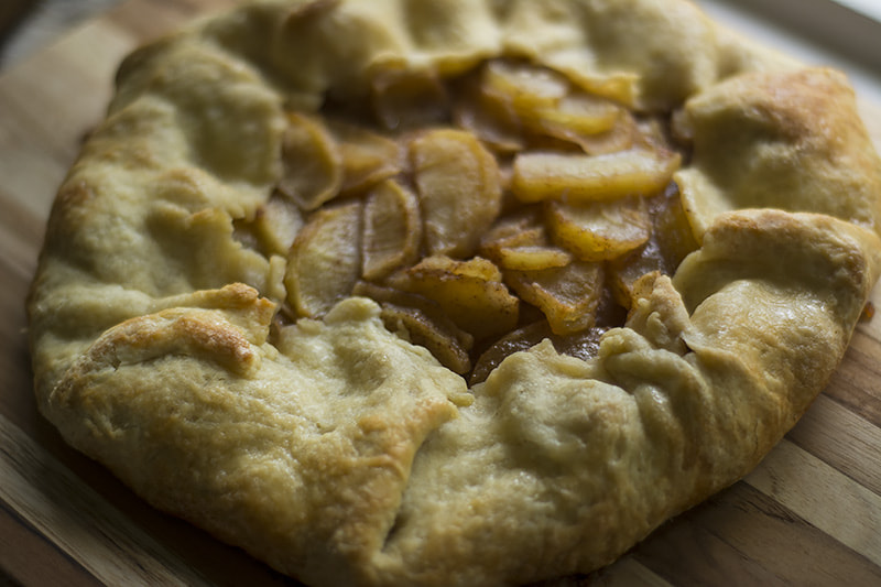 Nikon D7100 + AF Nikkor 50mm f/1.8 sample photo. Apple galette photography