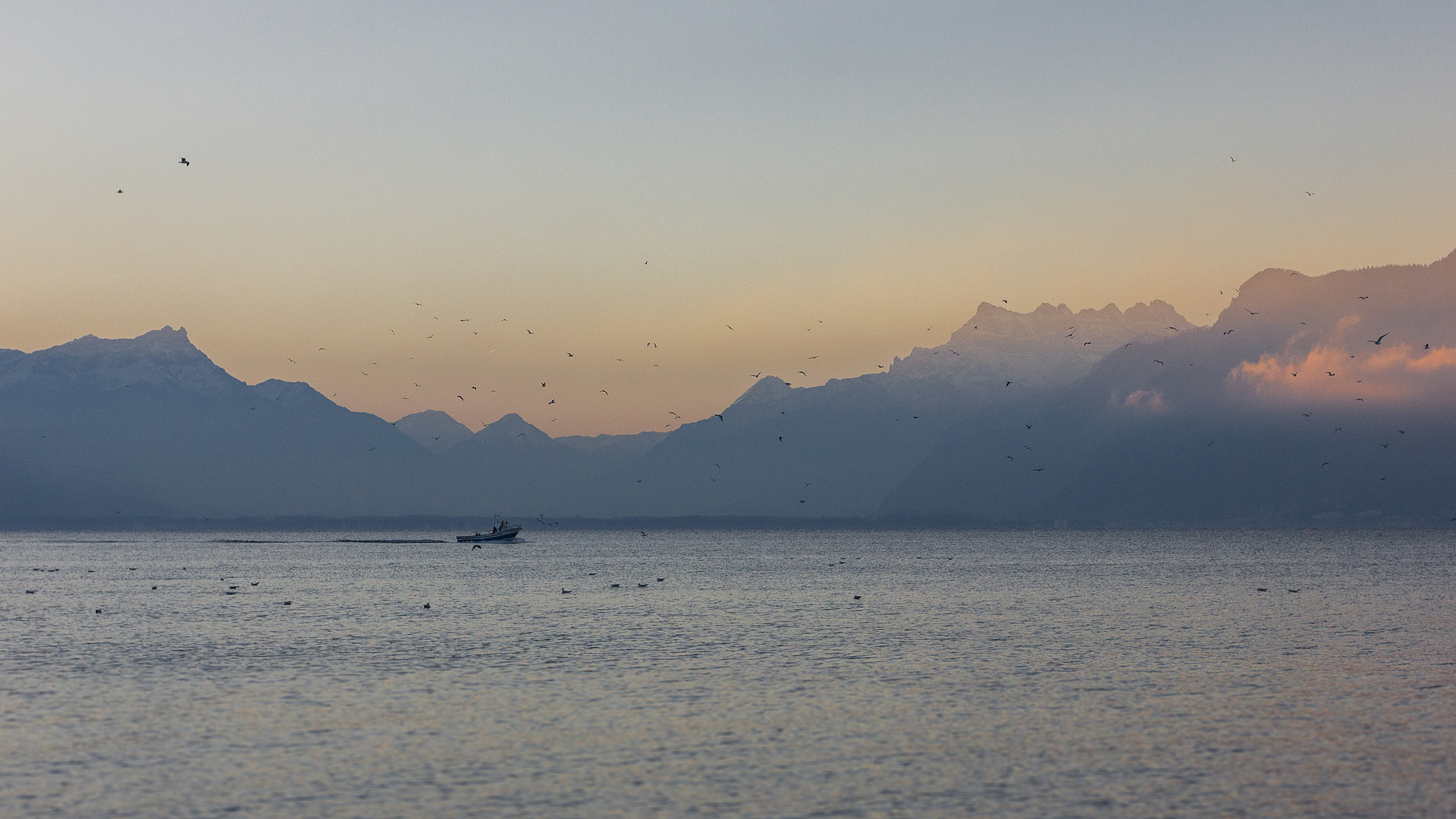 Canon EOS 550D (EOS Rebel T2i / EOS Kiss X4) + Canon EF 17-40mm F4L USM sample photo. Fishing boat photography