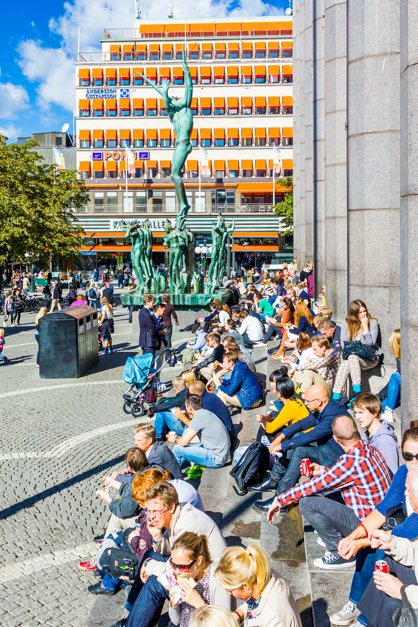 Canon EOS 550D (EOS Rebel T2i / EOS Kiss X4) sample photo. Sweden-stockholm-outdoor market photography