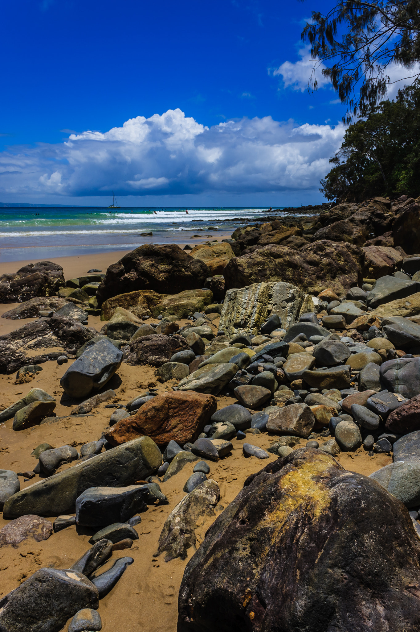 Canon EOS 40D + Canon EF-S 18-55mm F3.5-5.6 IS sample photo. Beach boulders noosa photography
