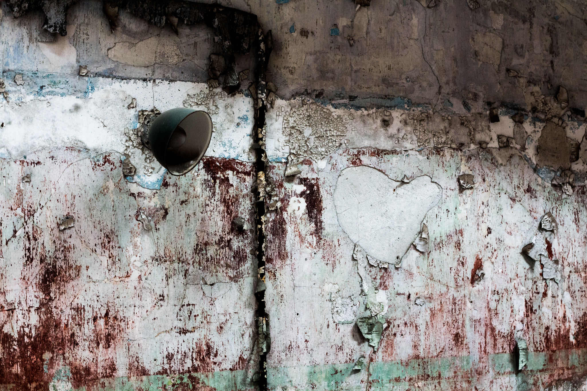 Canon EOS 650D (EOS Rebel T4i / EOS Kiss X6i) sample photo. Left my heart in prison photography