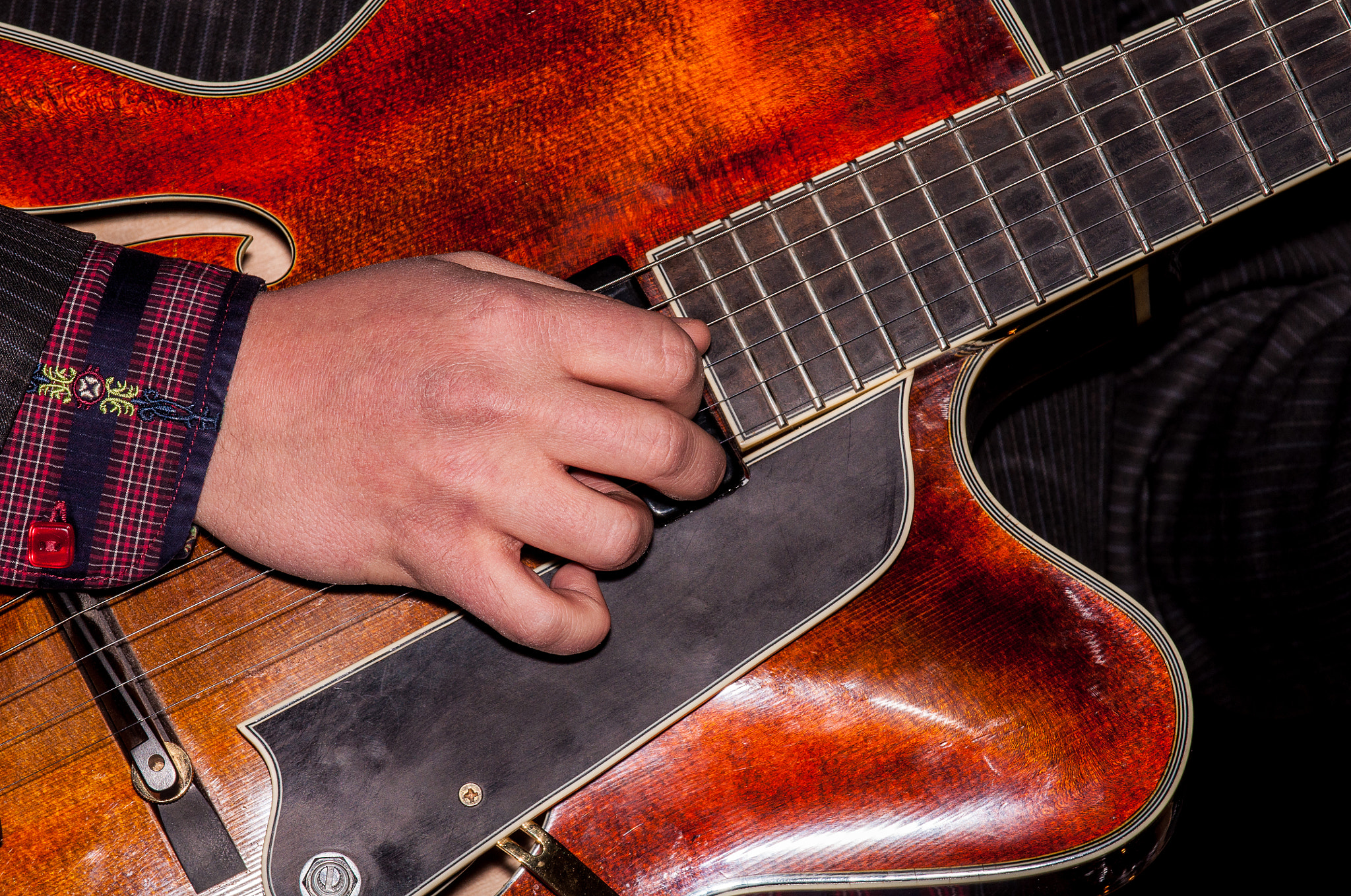 Nikon D5000 sample photo. Play guitar, jazzman photography