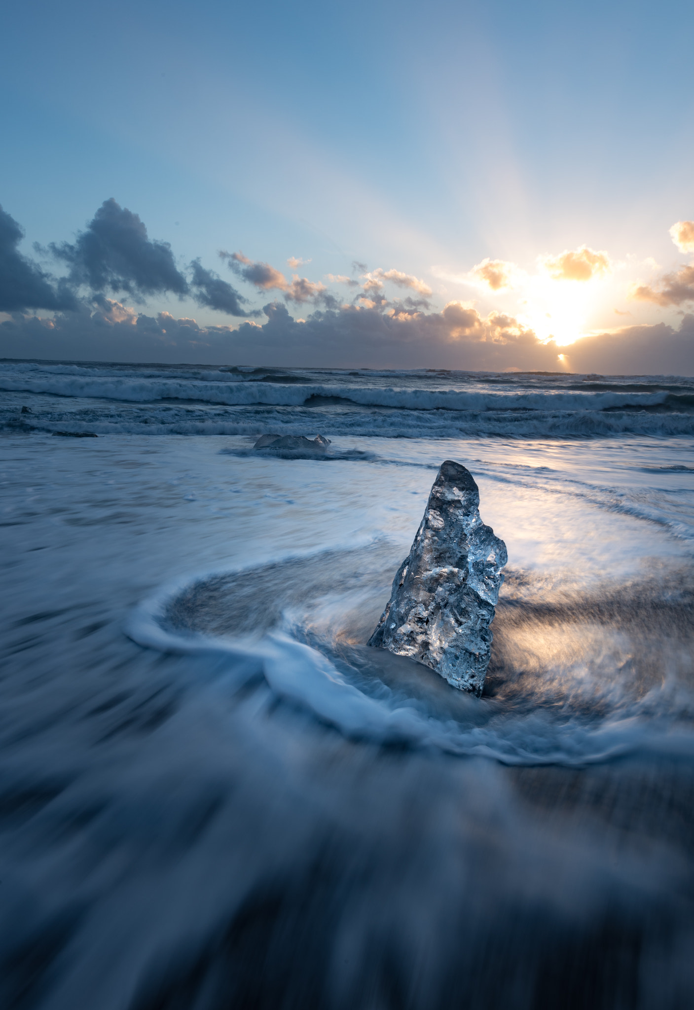 Nikon AF-S Nikkor 17-35mm F2.8D ED-IF sample photo. Sunrise on the diamond beach in iceland photography