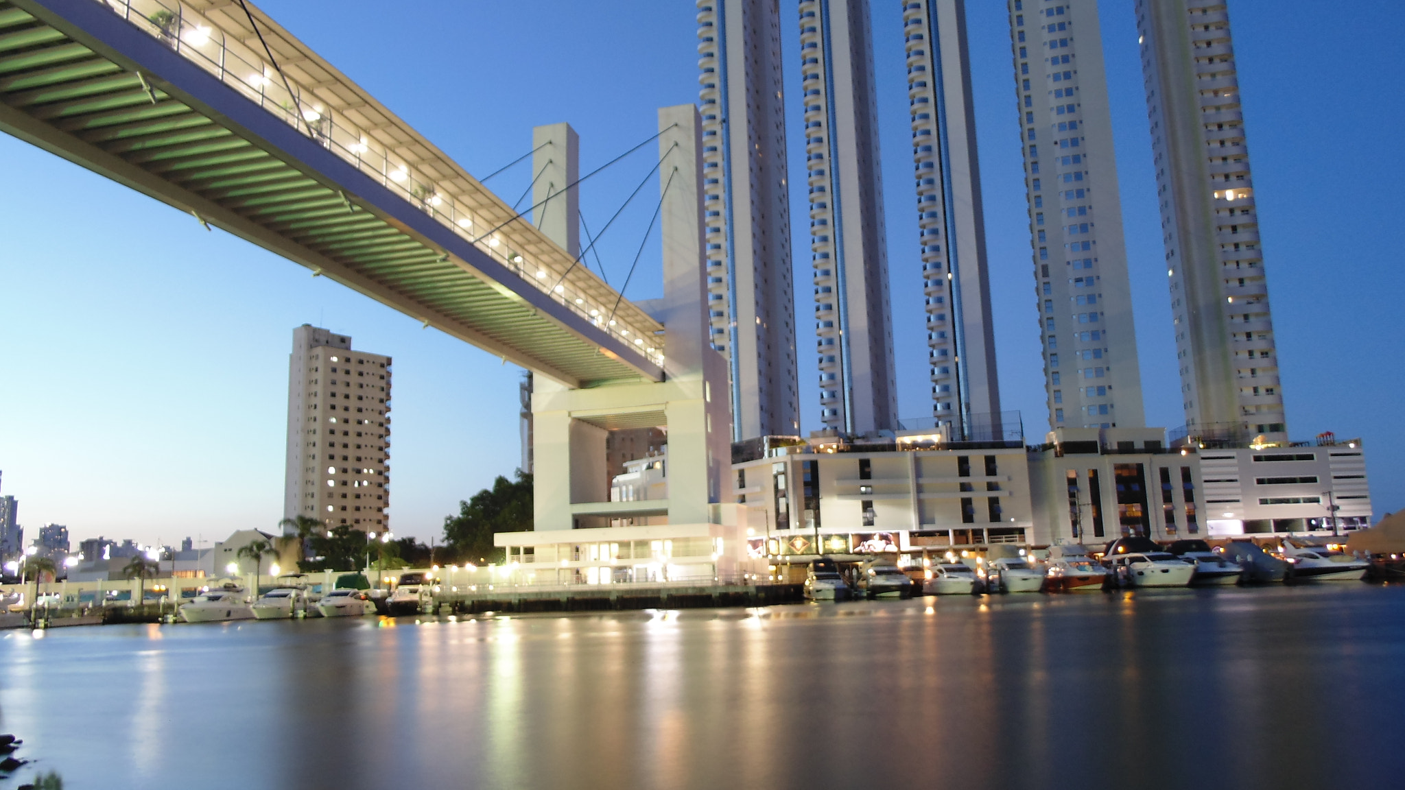 Sony DSC-H100 sample photo. Footbridge over the camboriú river photography