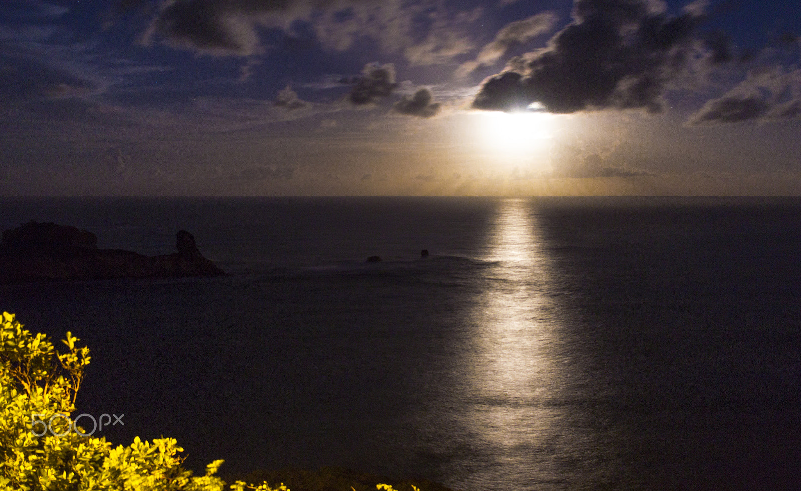 Canon EF-S 24mm F2.8 STM sample photo. Energy from the moon photography