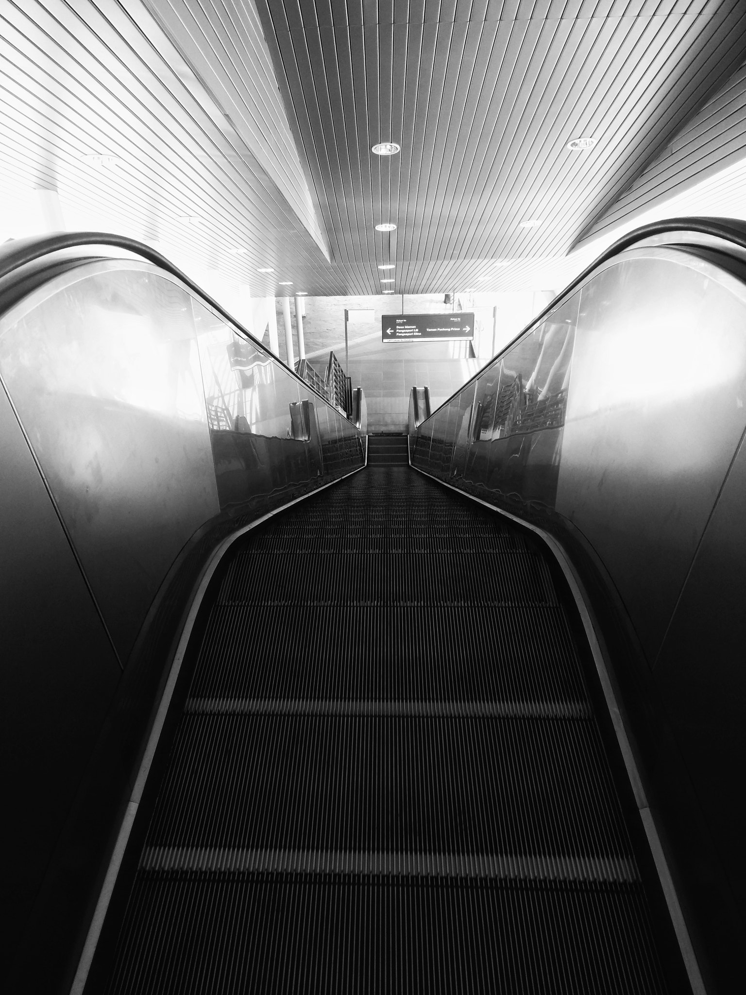 OPPO Find7 sample photo. Escalator photography