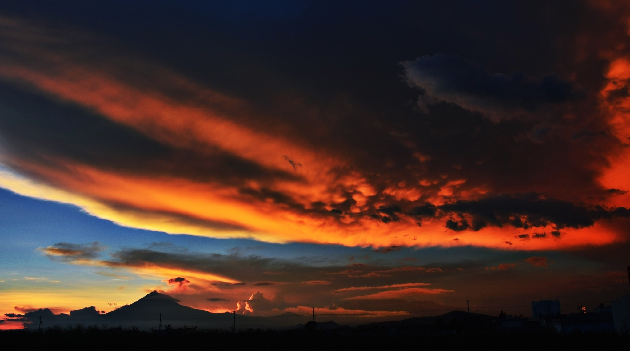 AF Zoom-Nikkor 28-70mm f/3.5-4.5D sample photo. Sunset popocatepetl and clouds photography