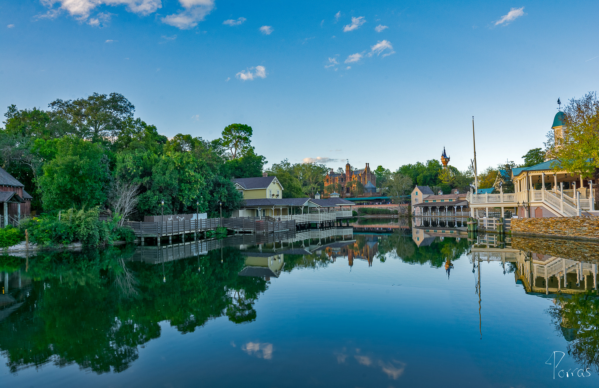 Samyang 14mm F2.8 ED AS IF UMC sample photo. At disney photography