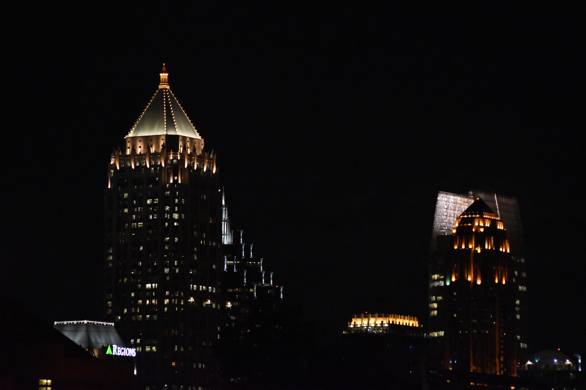Sigma 70-300mm F4-5.6 APO DG Macro sample photo. Night-time skyline photography