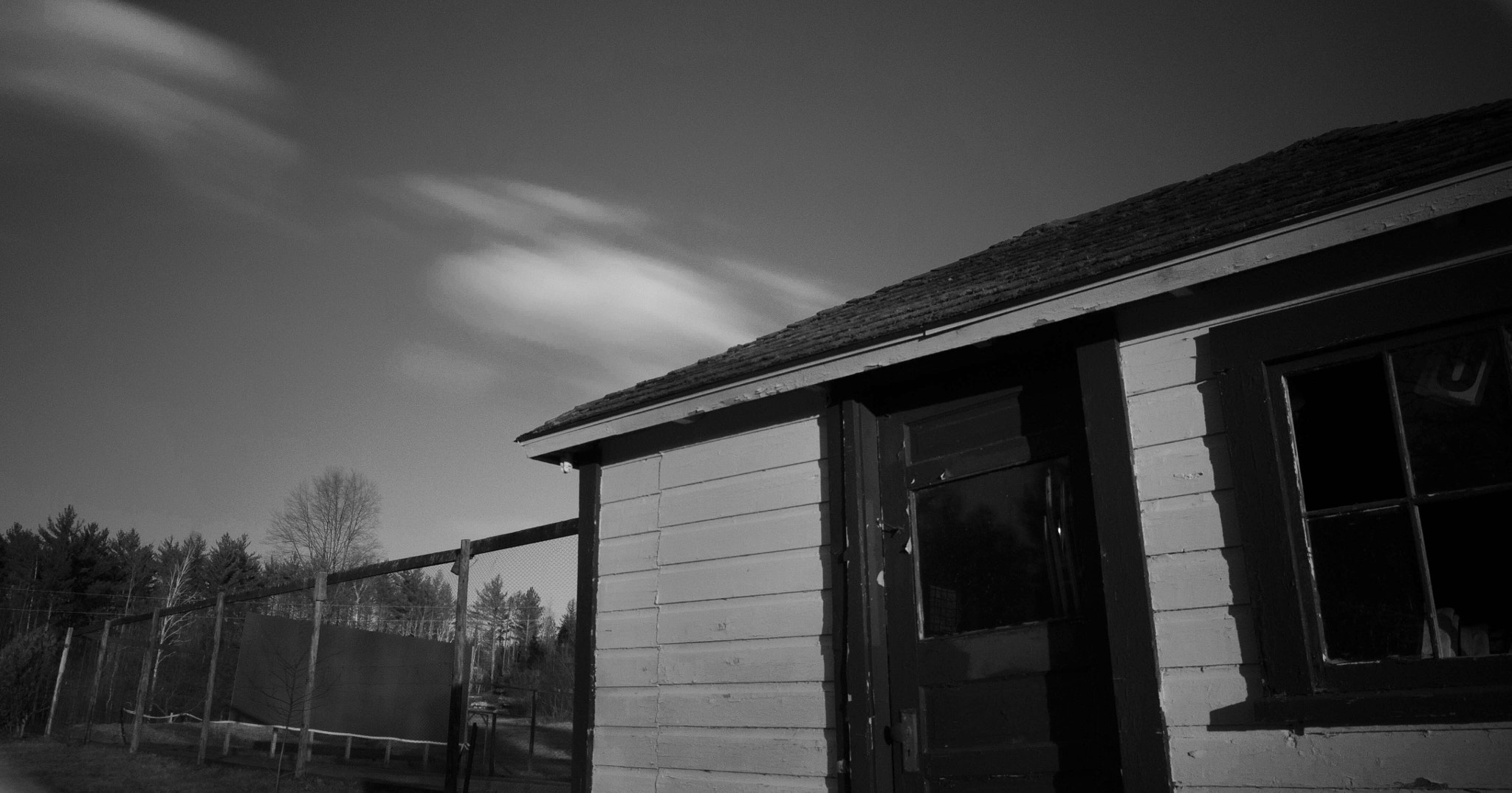 Samyang 14mm F2.8 ED AS IF UMC sample photo. Black and white no filter test photography