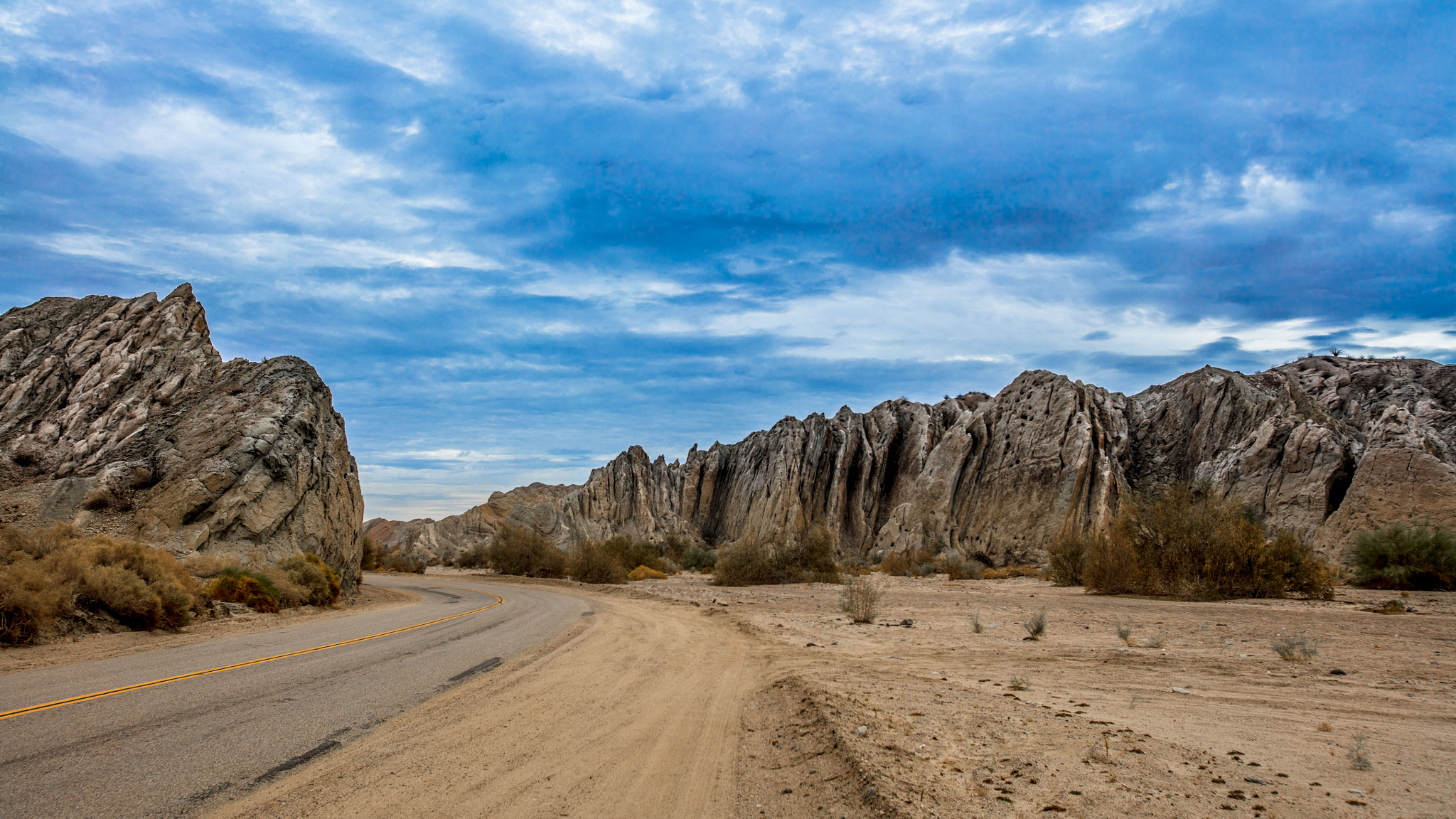 Canon EOS 5DS + Canon EF 16-35mm F2.8L USM sample photo. In the middle of nowhere photography