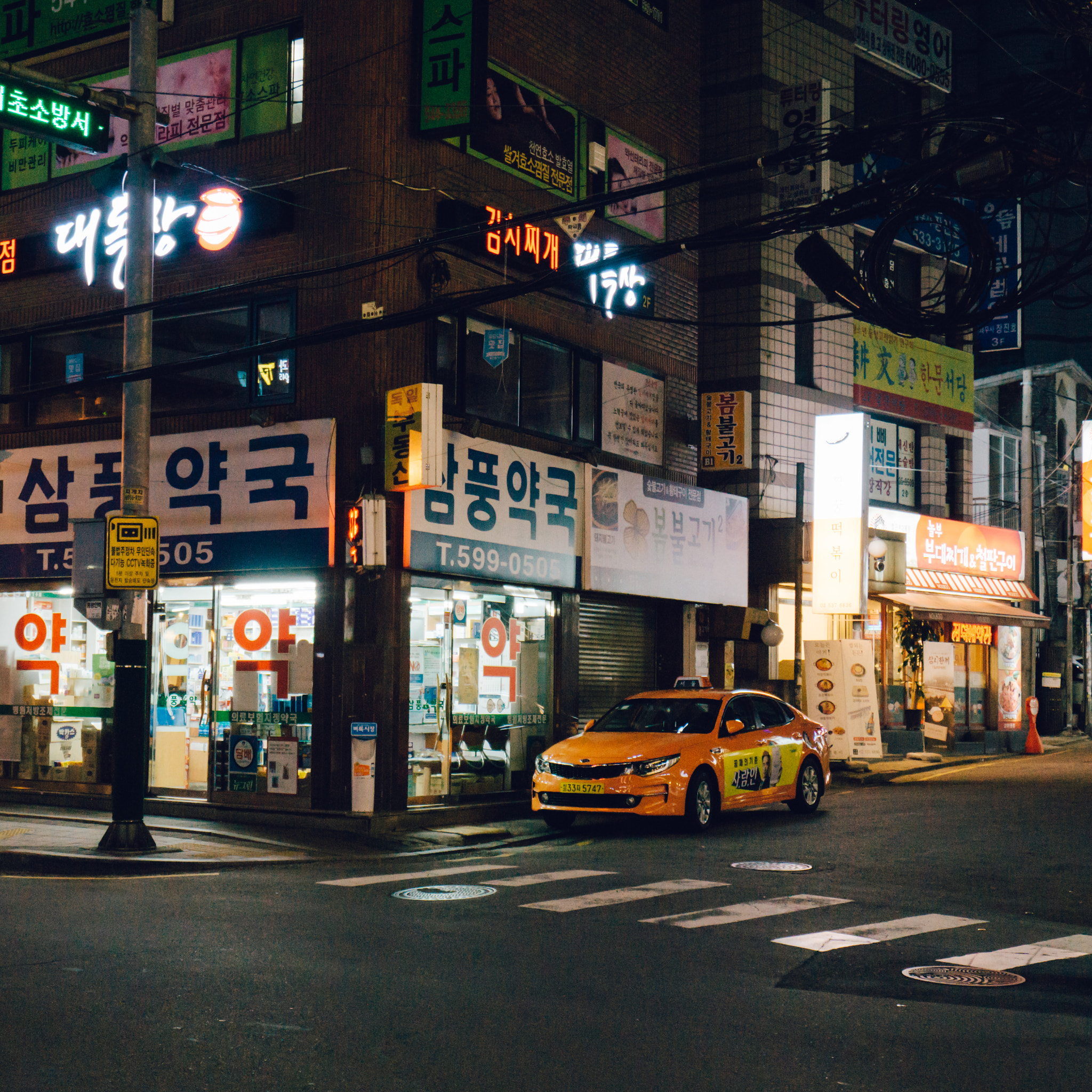 Sony Vario-Tessar T* FE 16-35mm F4 ZA OSS sample photo. 韩国街道的宁静。 photography